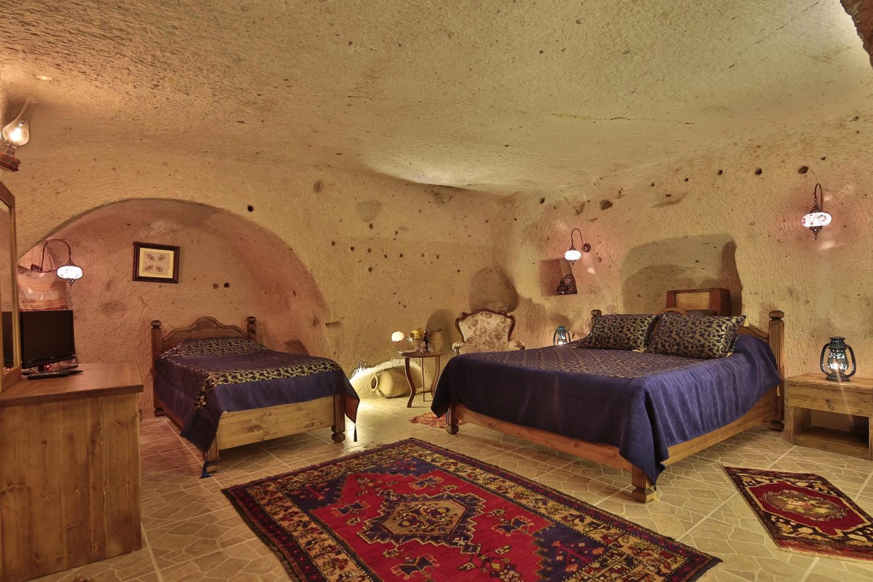 Photo of the whole room, Bed in Turkish Cave House