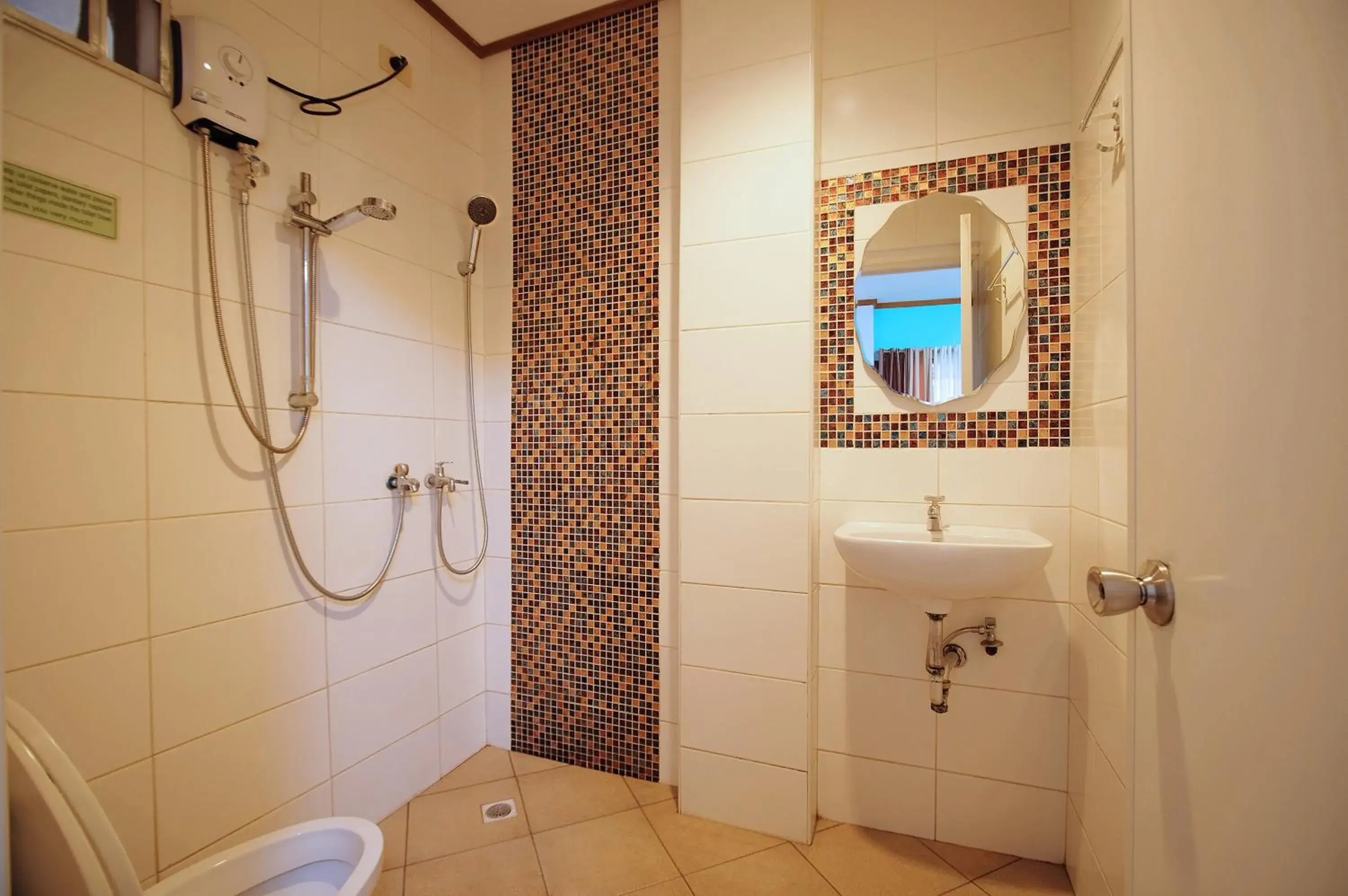 Toilet in ISLANDS VIEW INN Toilet in ISLANDS VIEW INN
