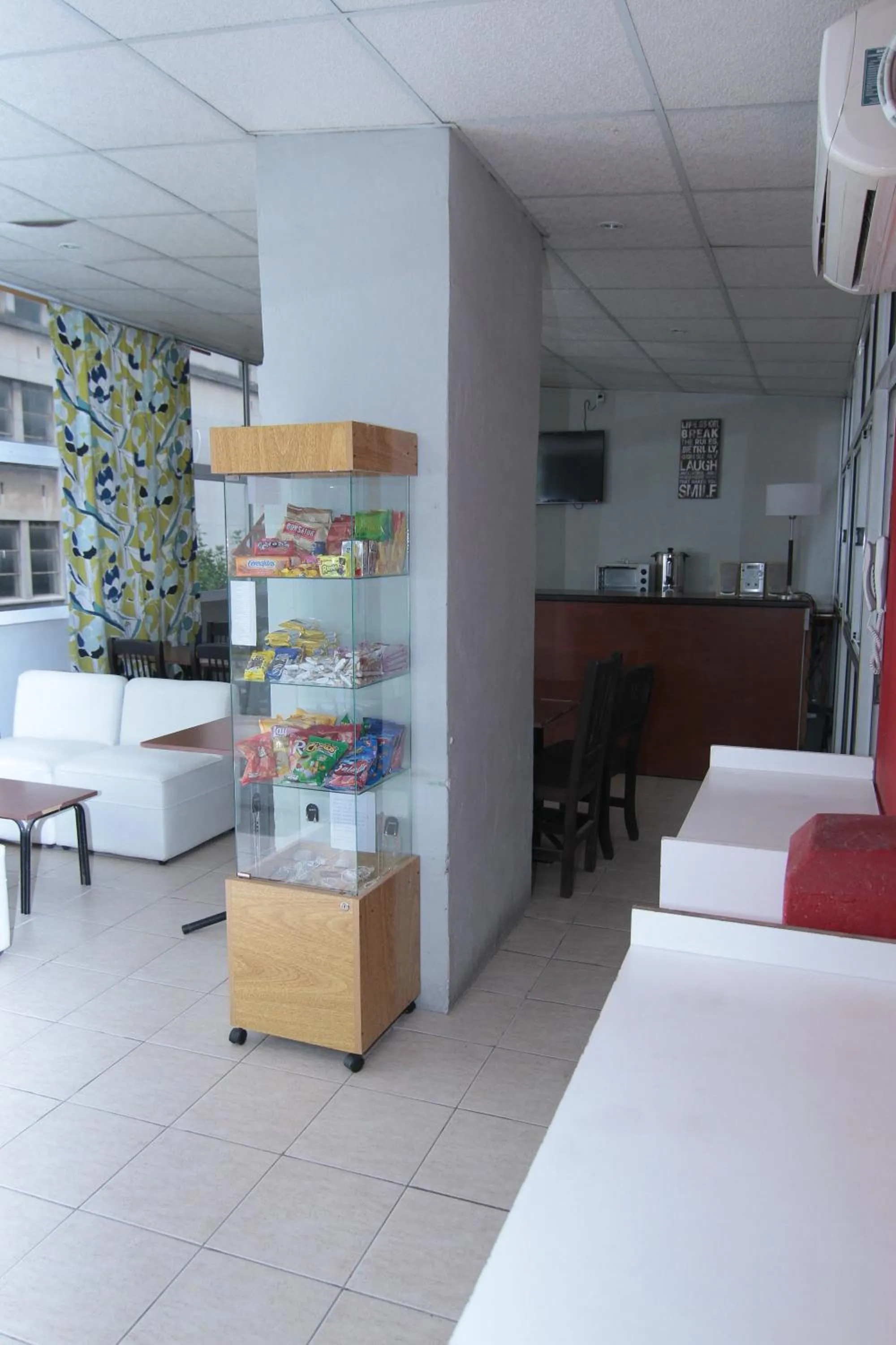 Communal lounge/ TV room, Bed in Hotel Ancon