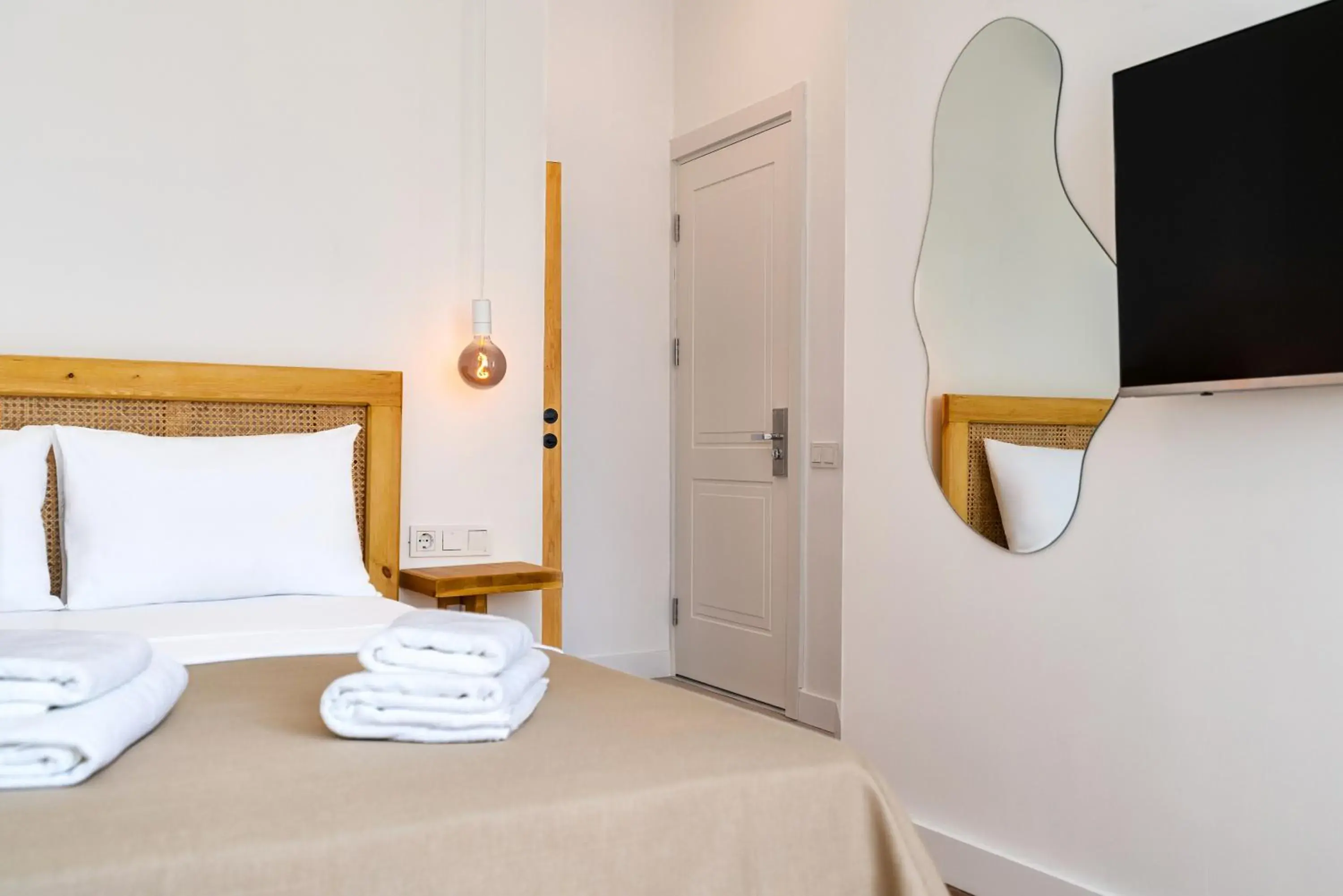 TV and multimedia, Bed in Audo Local TV and multimedia, Bed in Audo Local