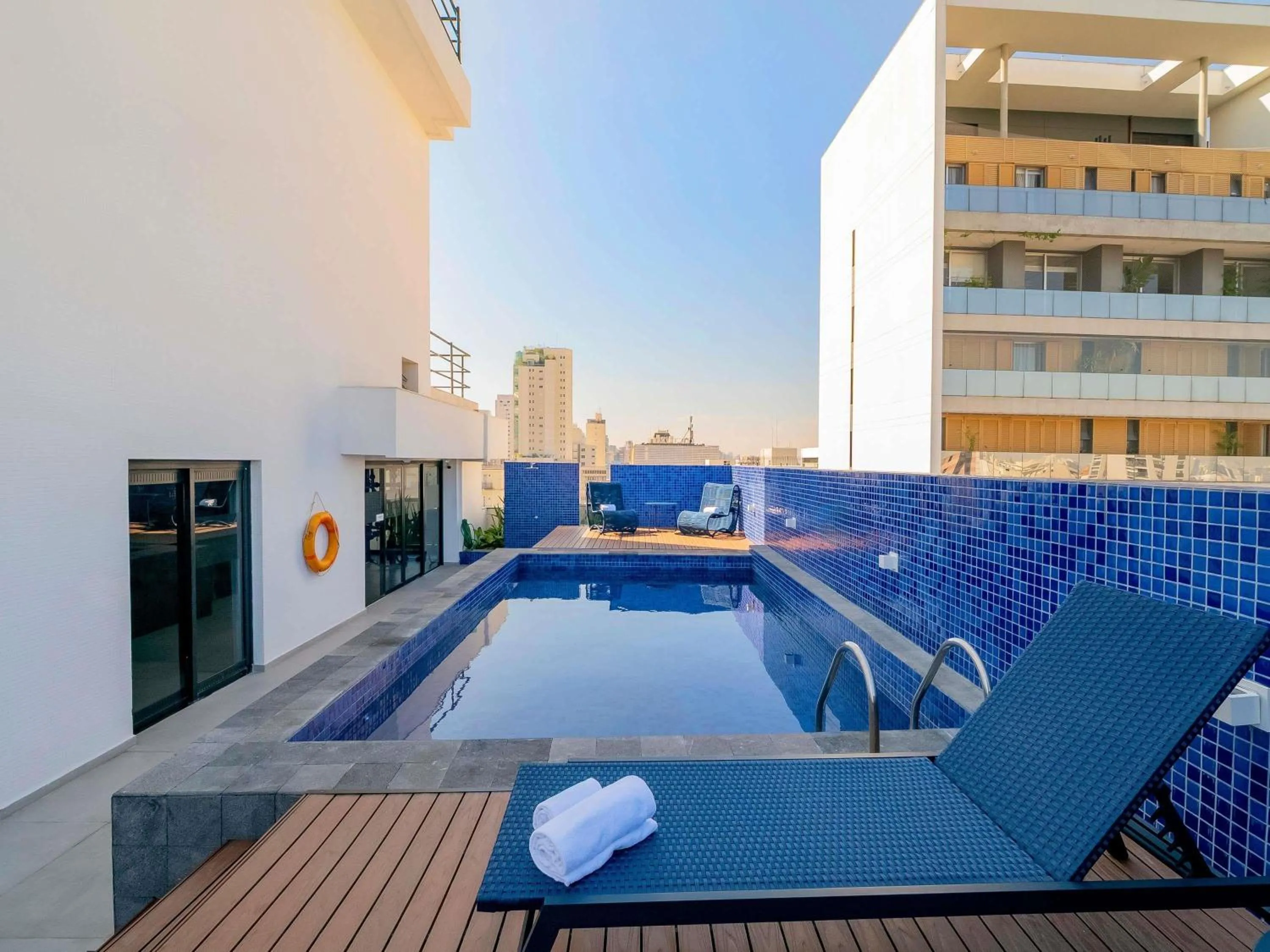 Pool view in Mercure Sao Paulo Pamplona