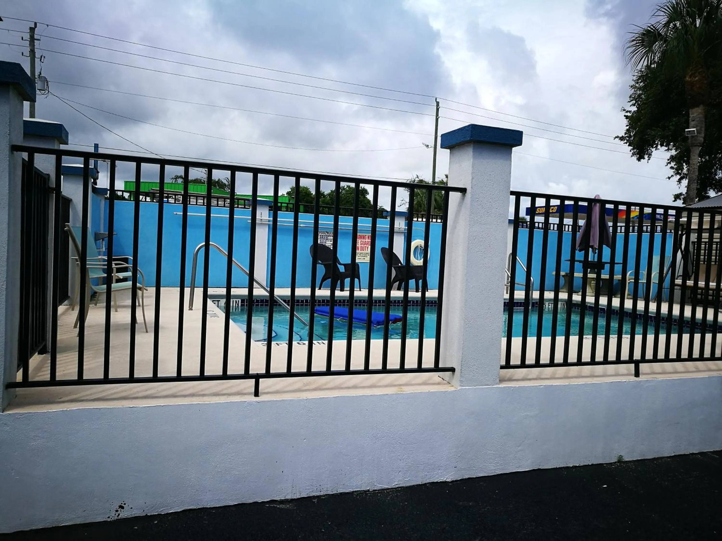 Swimming pool in Merida Inn & Suites