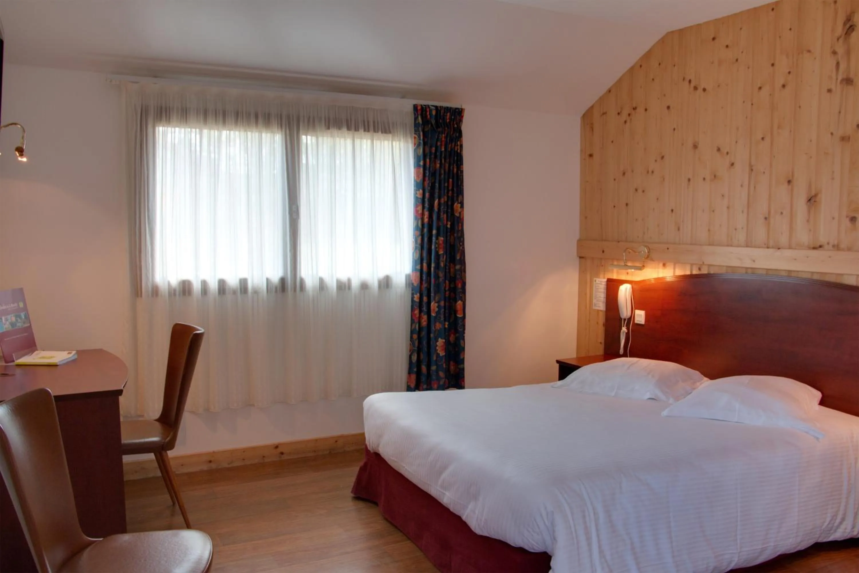 Bedroom, Bed in Le Chalet de la Foret Hôtel 3 étoiles et Restaurant