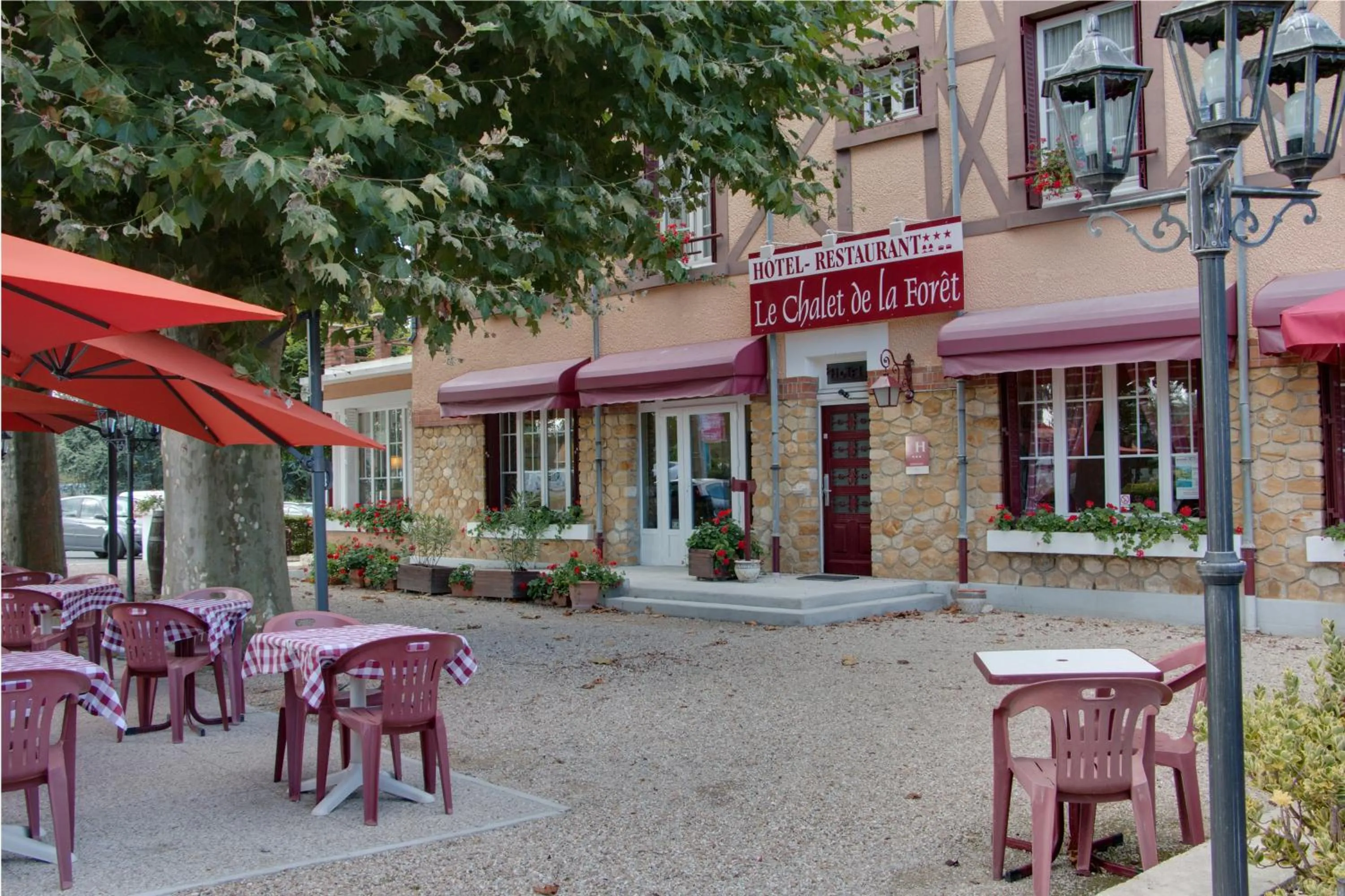 Facade/entrance in Le Chalet de la Foret Hôtel 3 étoiles et Restaurant