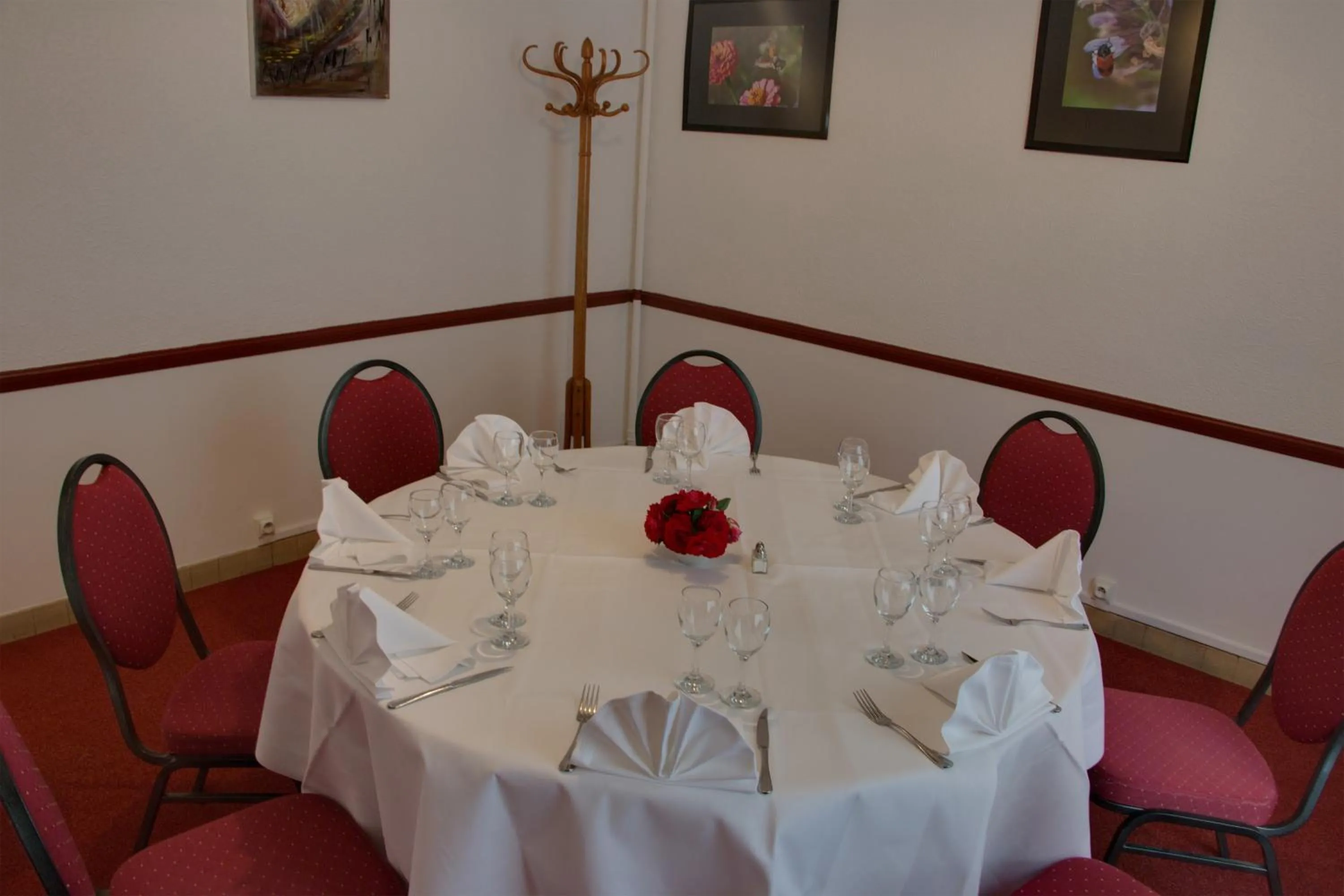 Restaurant/places to eat in Le Chalet de la Foret Hôtel 3 étoiles et Restaurant