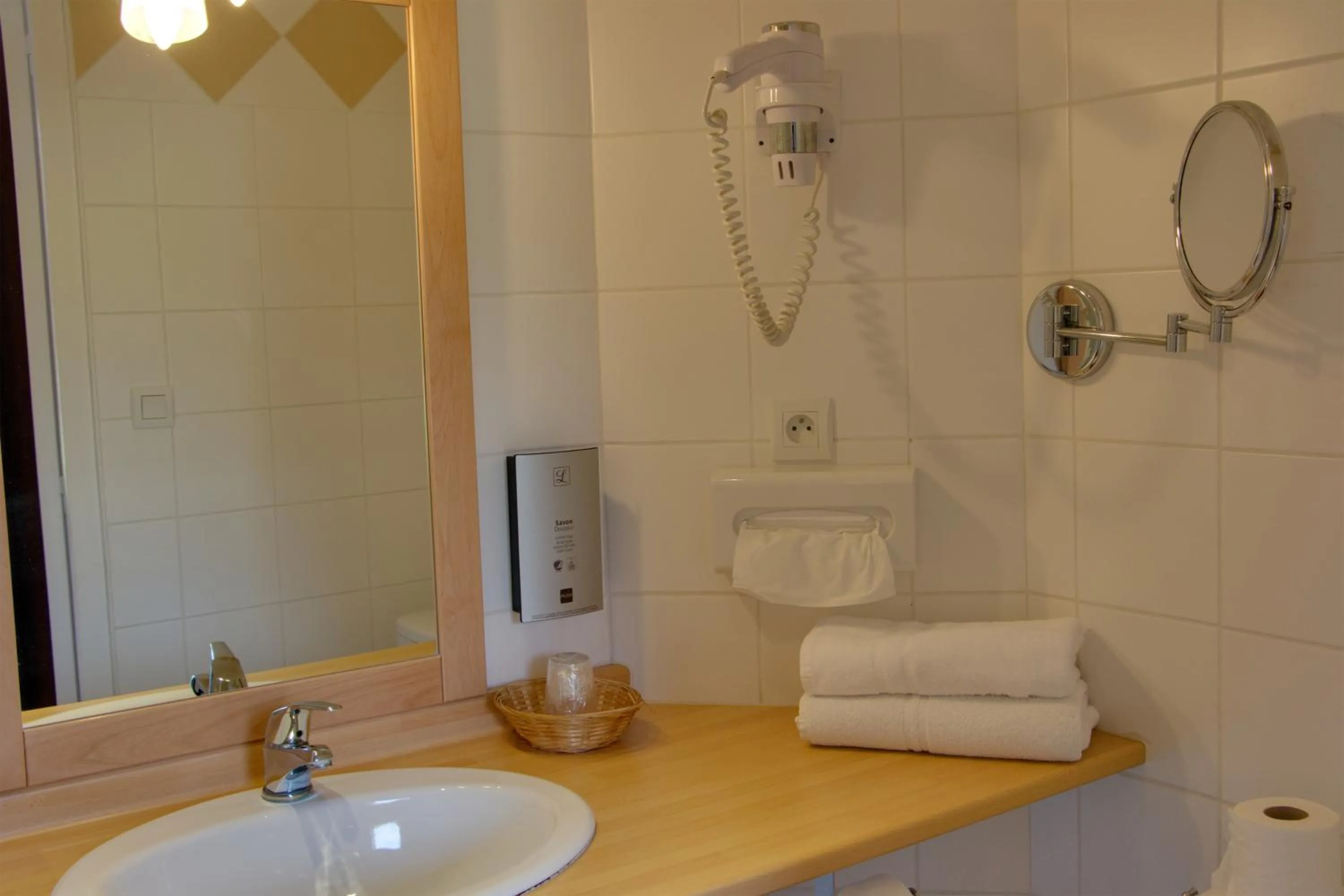 Bathroom in Le Chalet de la Foret Hôtel 3 étoiles et Restaurant