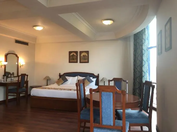 Bed in Hotel Crystal Palace Meerut