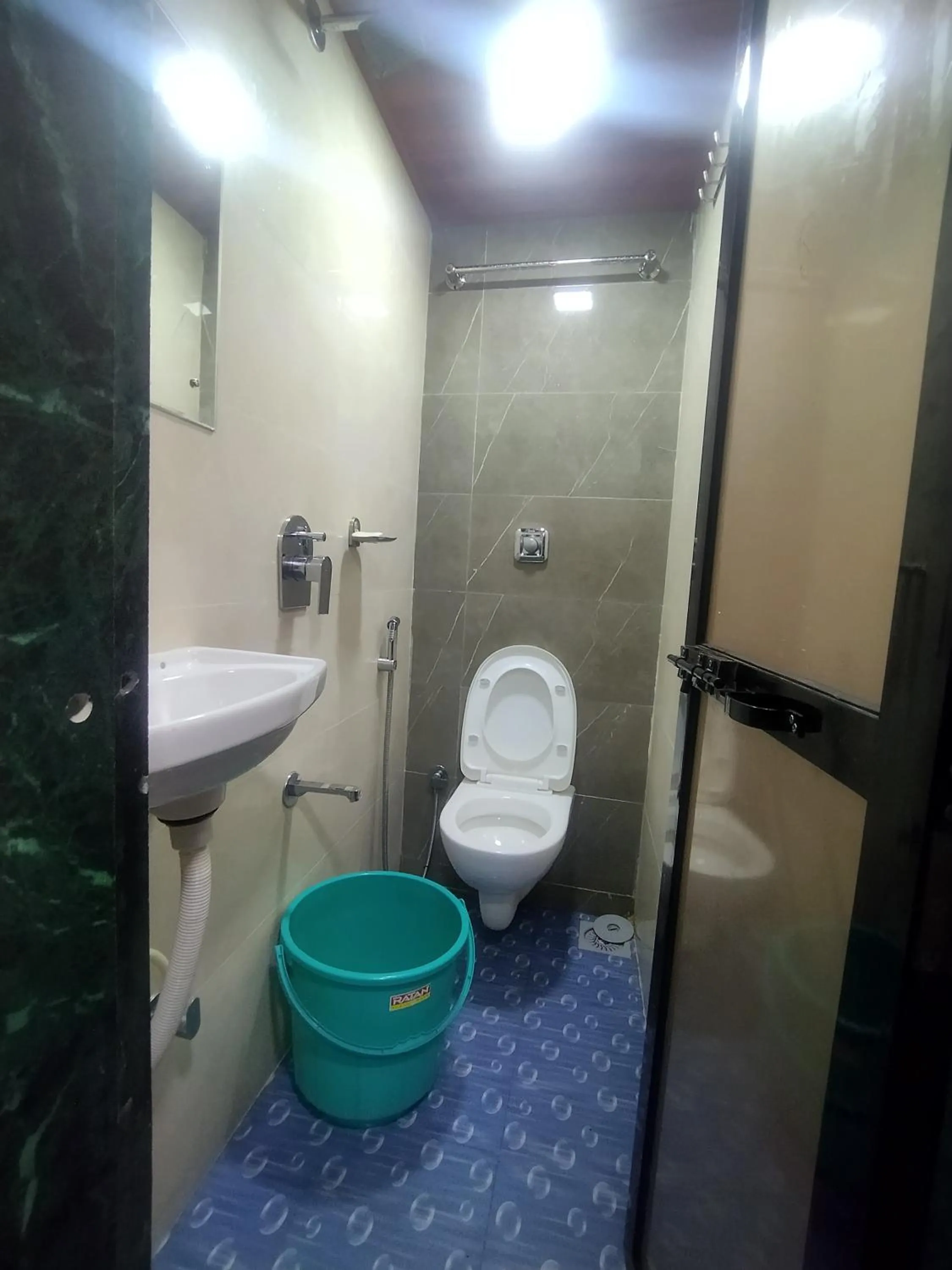 Shower in Noor Dormitory Sakinaka