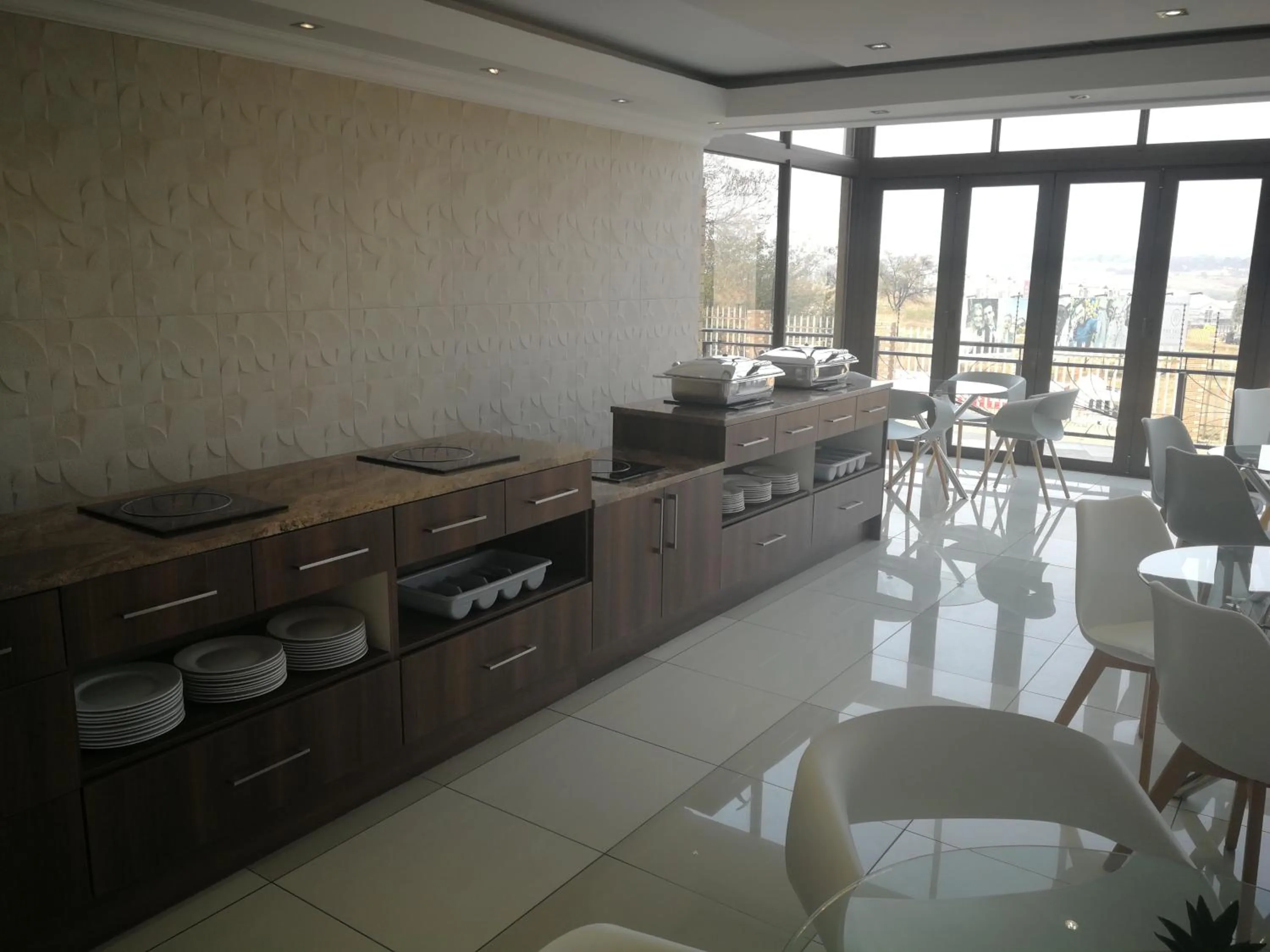 Breakfast in Eagle Nest Luxury Accommodation