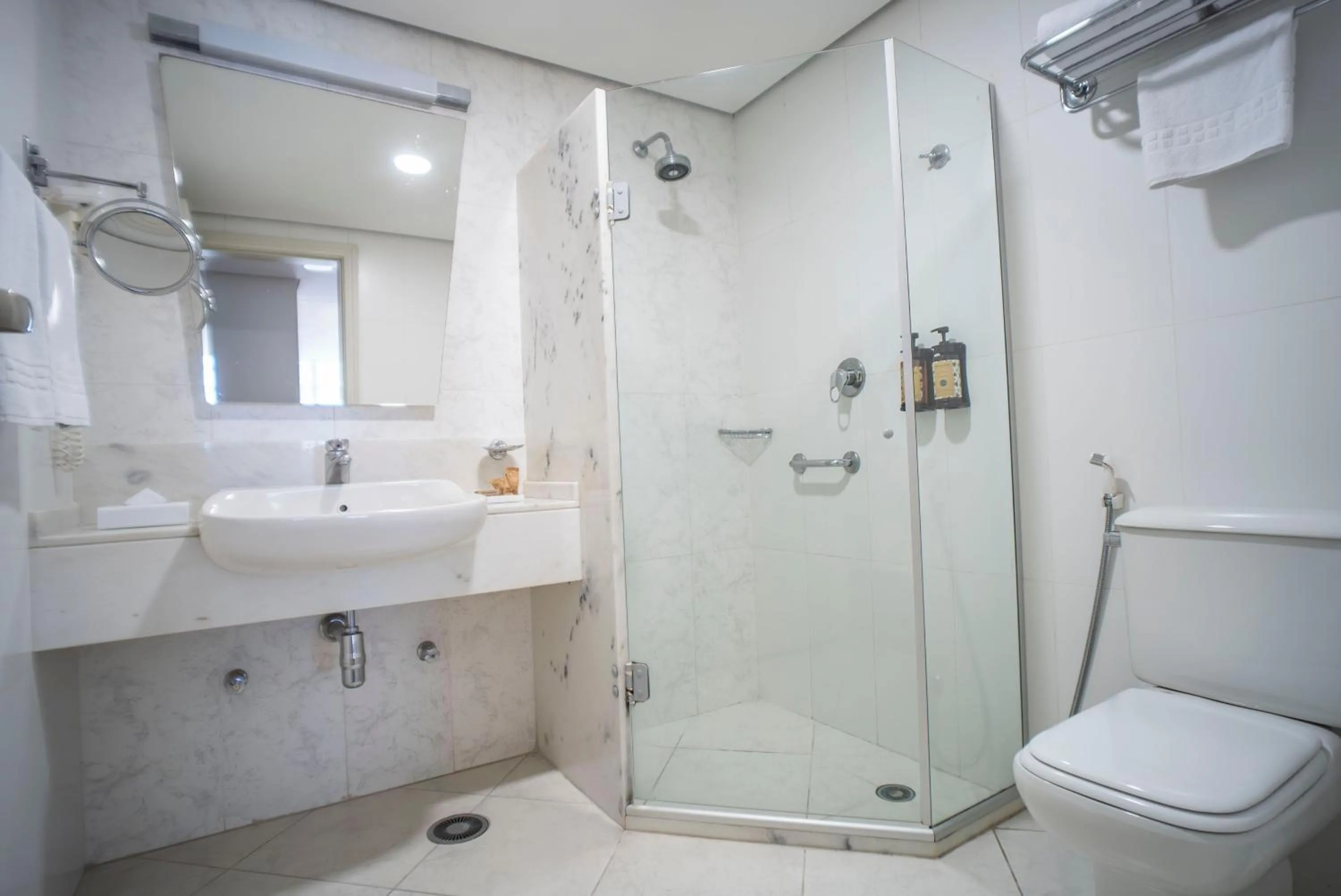 Shower in Hotel Nacional Inn Jaragua Sao Paulo