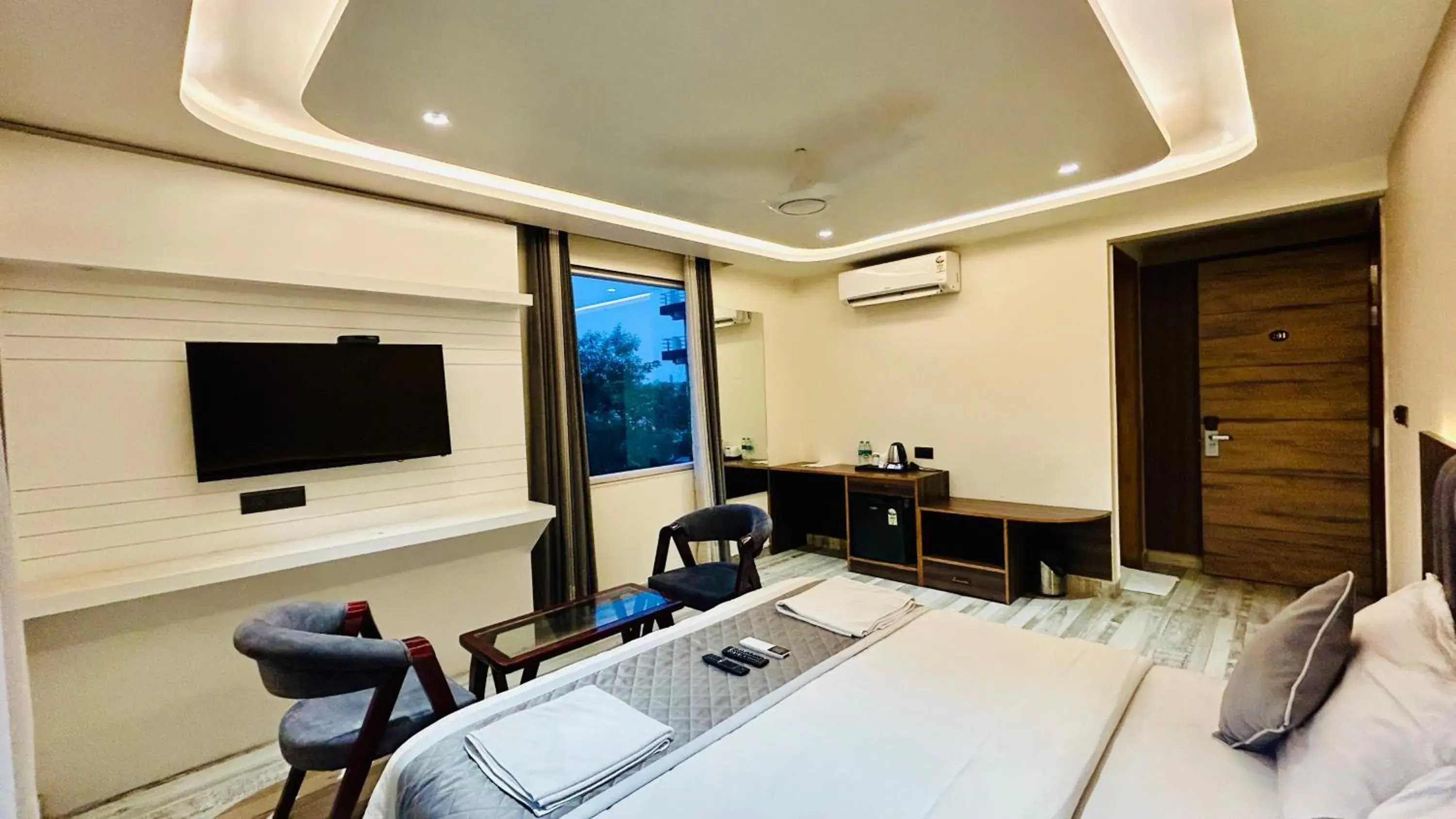 Bed in Raksha Suites & Banquet Greater Noida Bed in Raksha Suites & Banquet Greater Noida