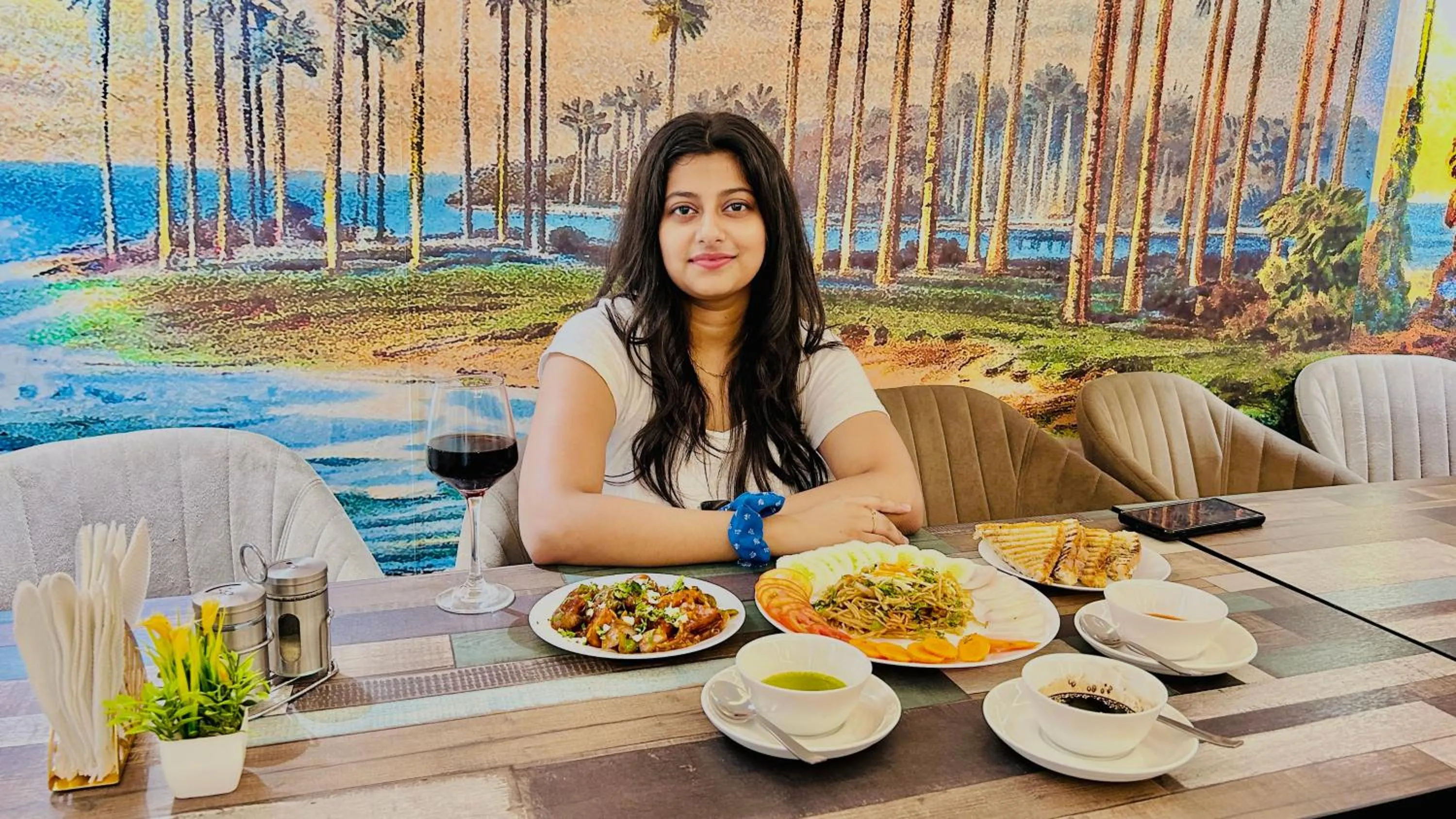 Restaurant/places to eat in Raksha Suites & Banquet Greater Noida