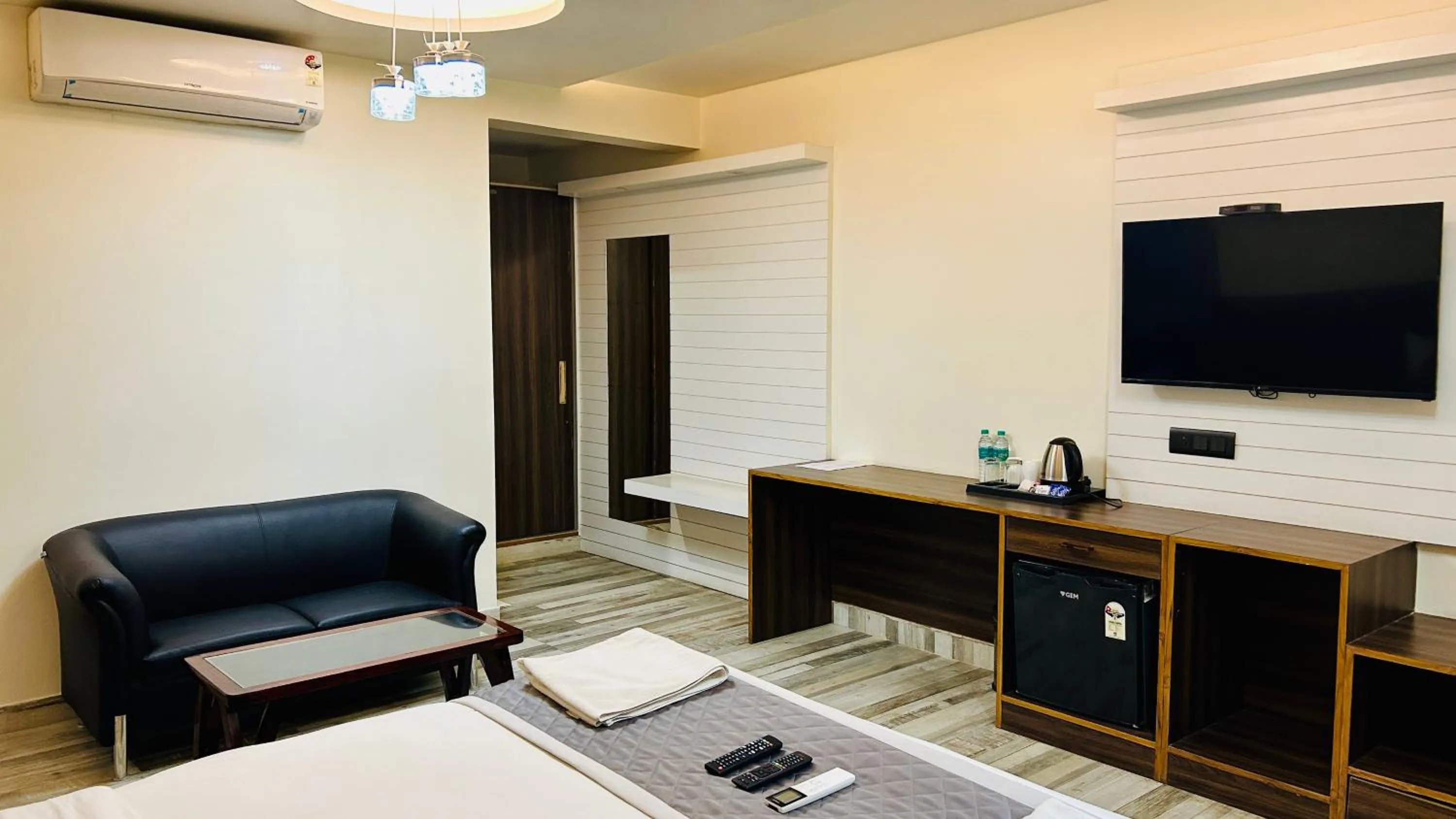 TV and multimedia in Raksha Suites & Banquet Greater Noida