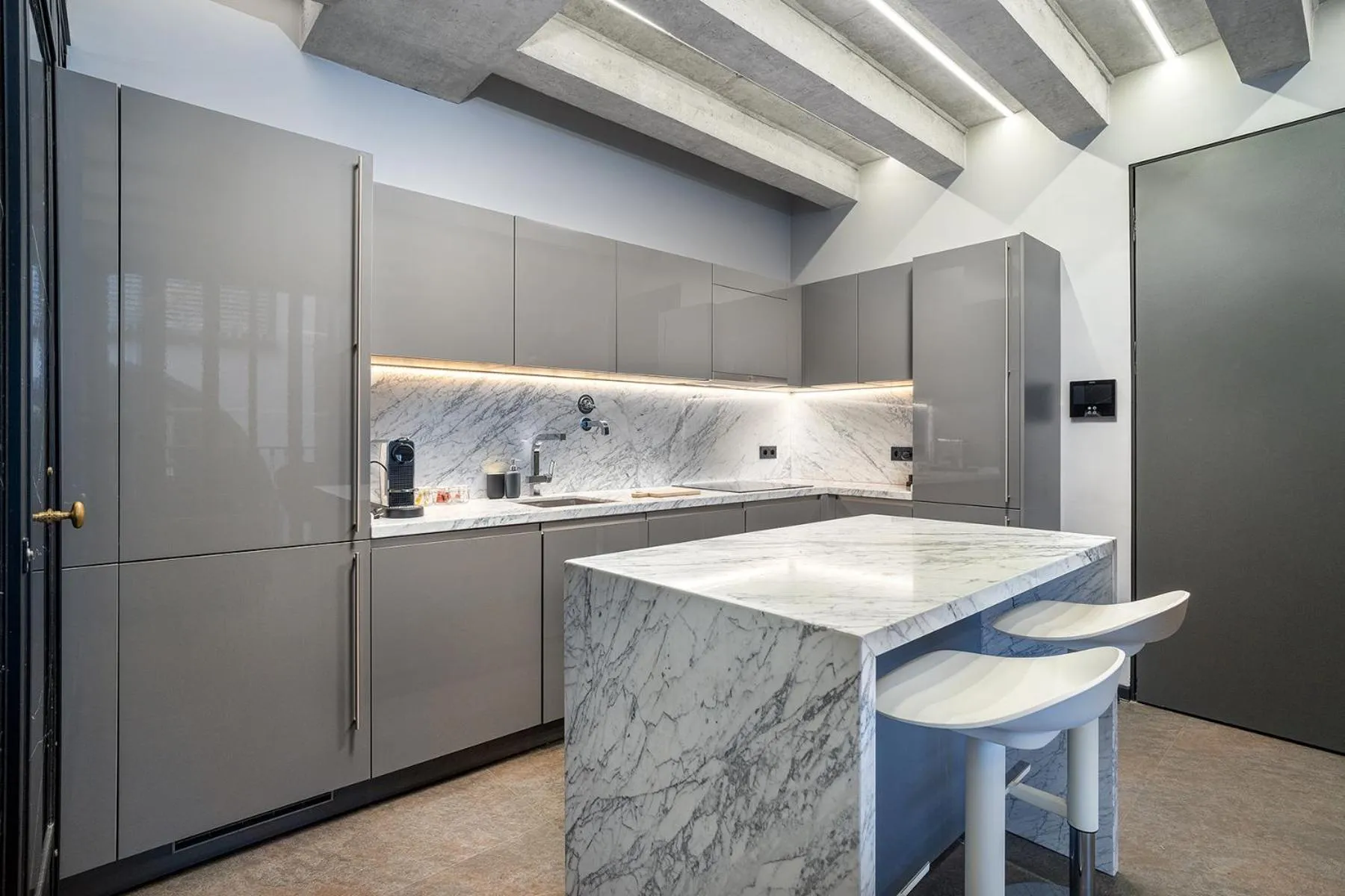 Kitchen or kitchenette in RA Apartments