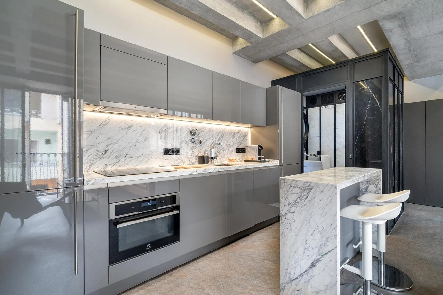 Kitchen or kitchenette in RA Apartments