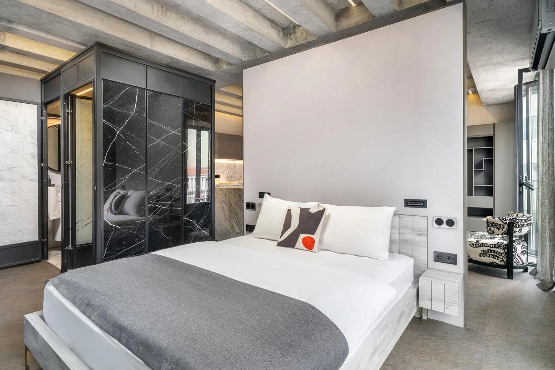 Bed in RA Apartments