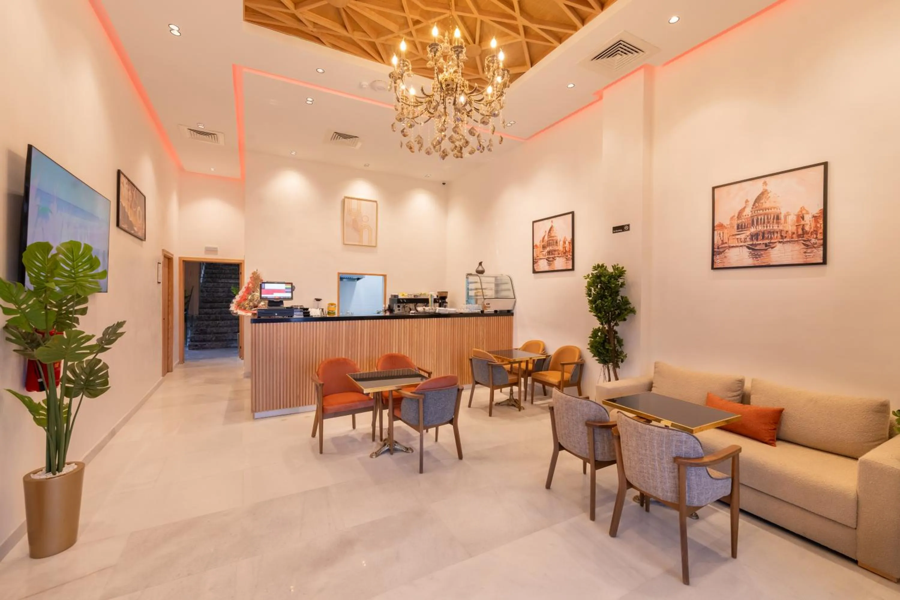 Restaurant/places to eat in Appart Hôtel Rambla