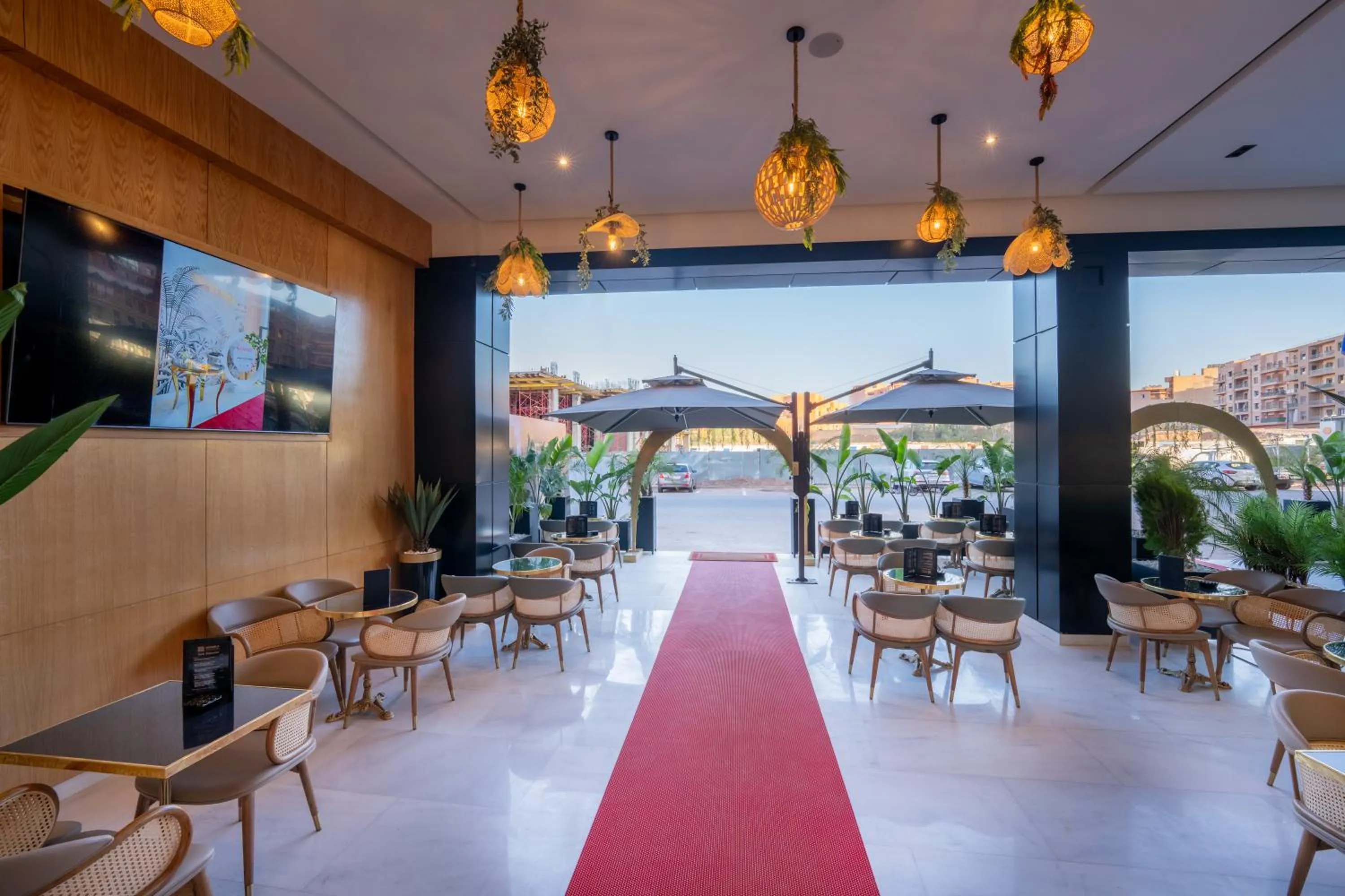 Restaurant/places to eat in Appart Hôtel Rambla