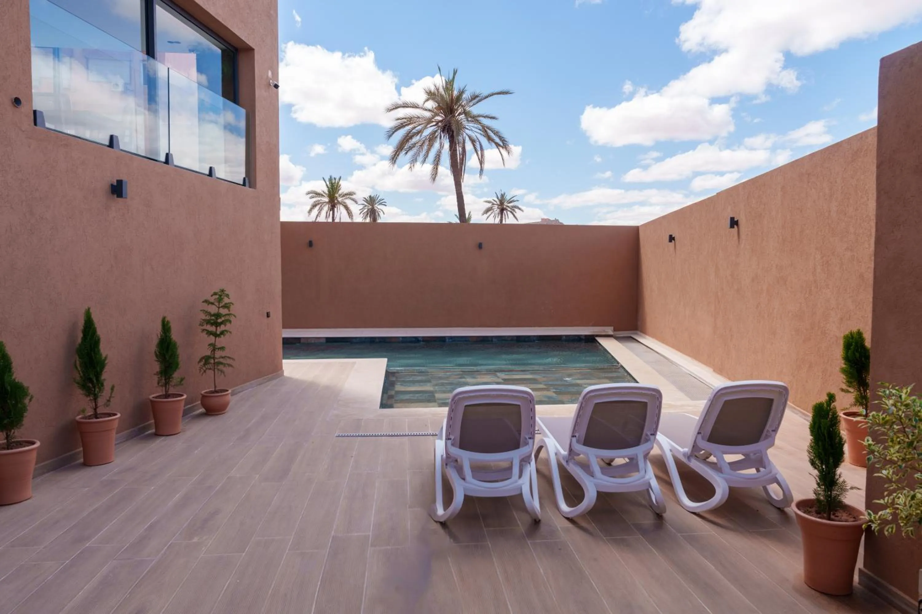 Swimming pool in Appart Hôtel Rambla