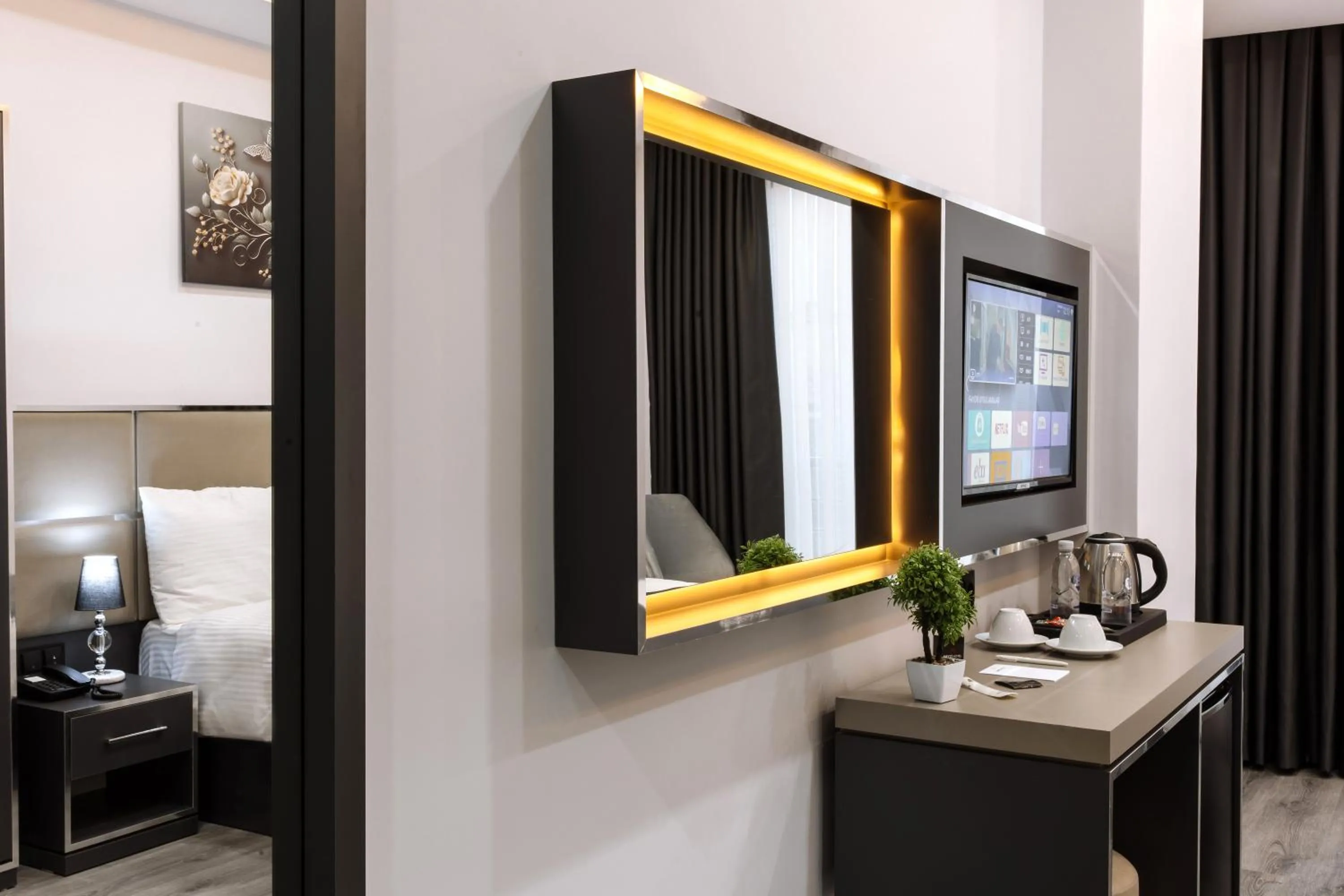 TV and multimedia in Meyzi Hotel