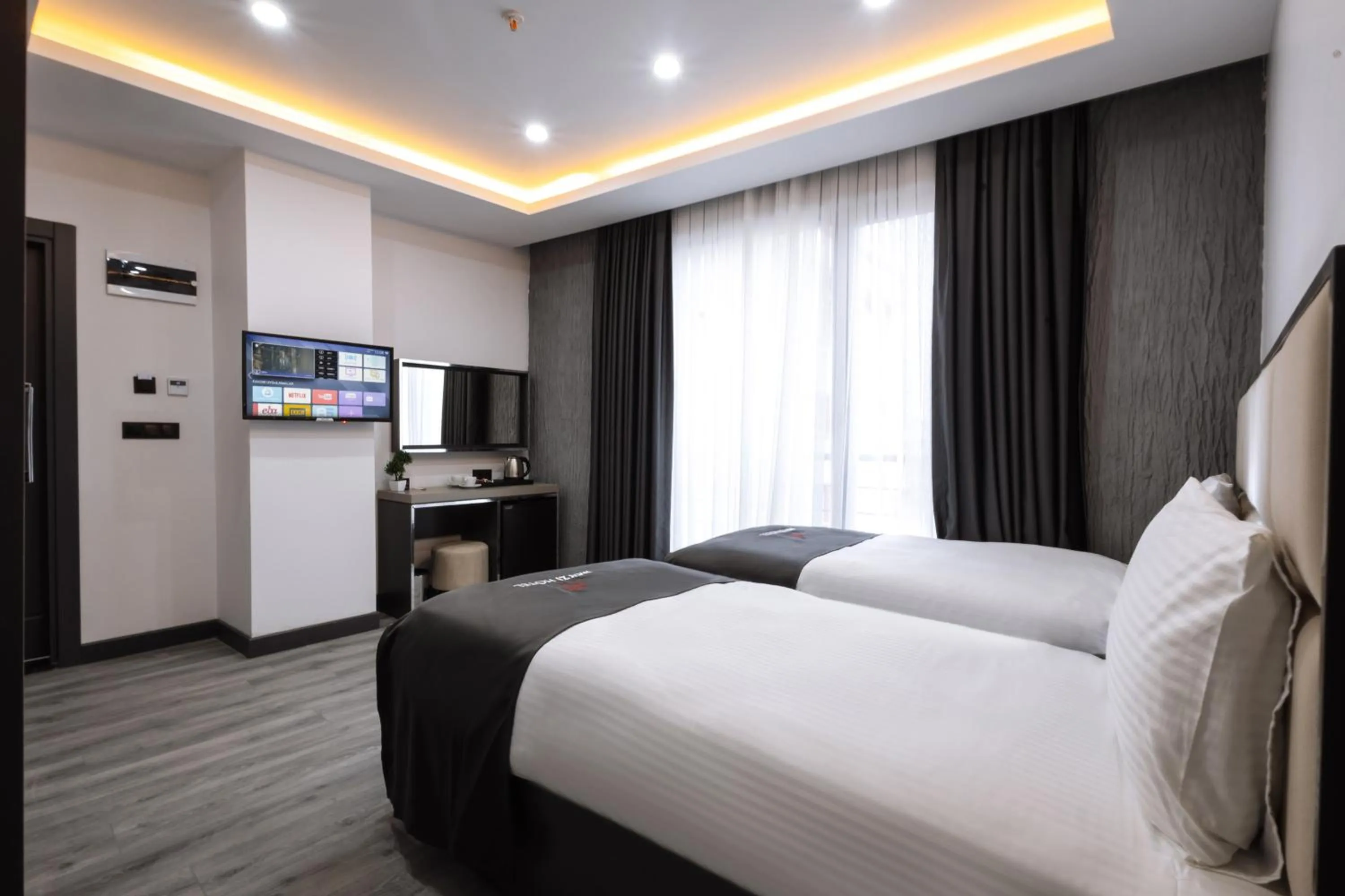 Communal lounge/ TV room, Bed in Meyzi Hotel