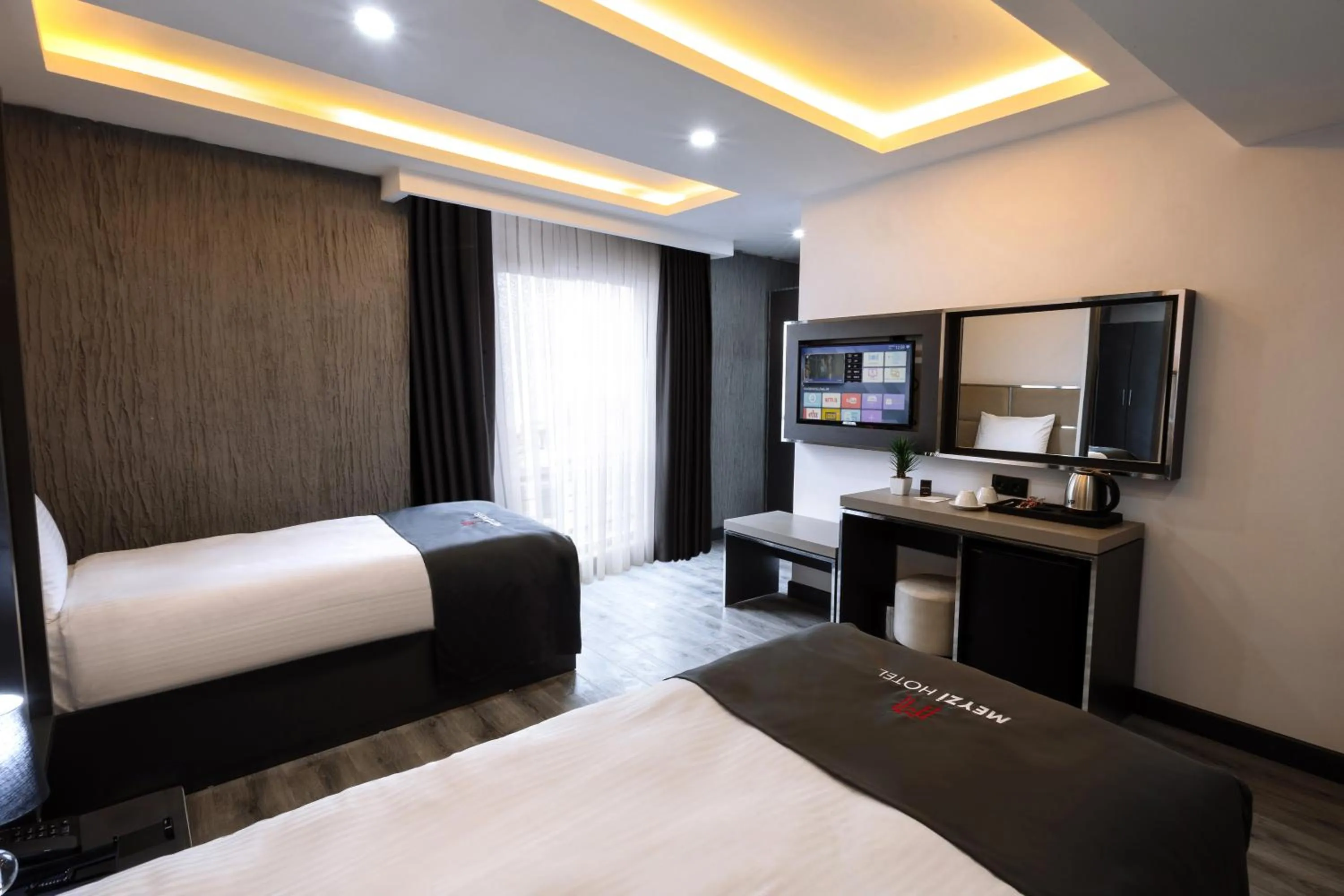 Communal lounge/ TV room, Bed in Meyzi Hotel