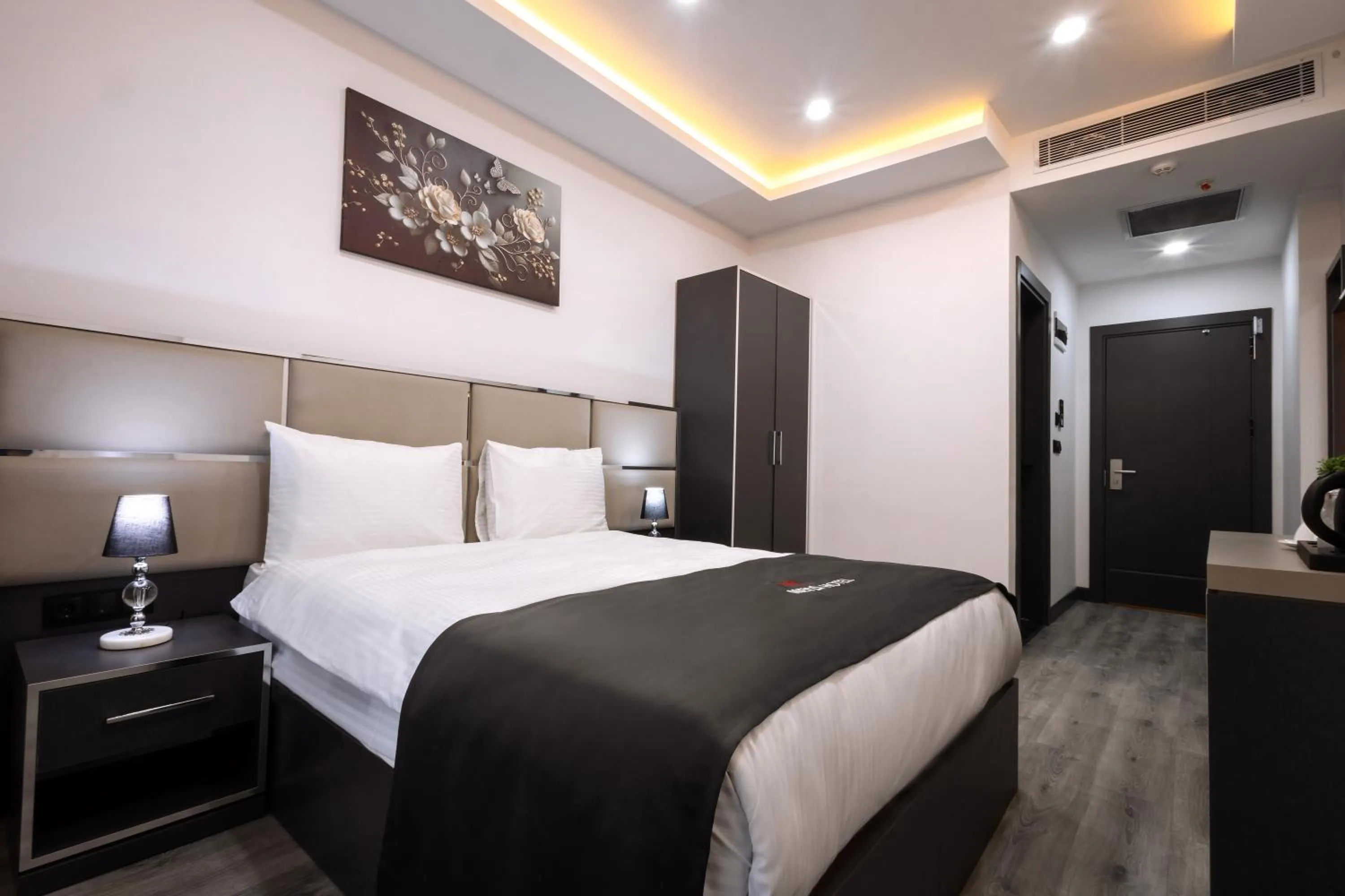 Photo of the whole room, Bed in Meyzi Hotel