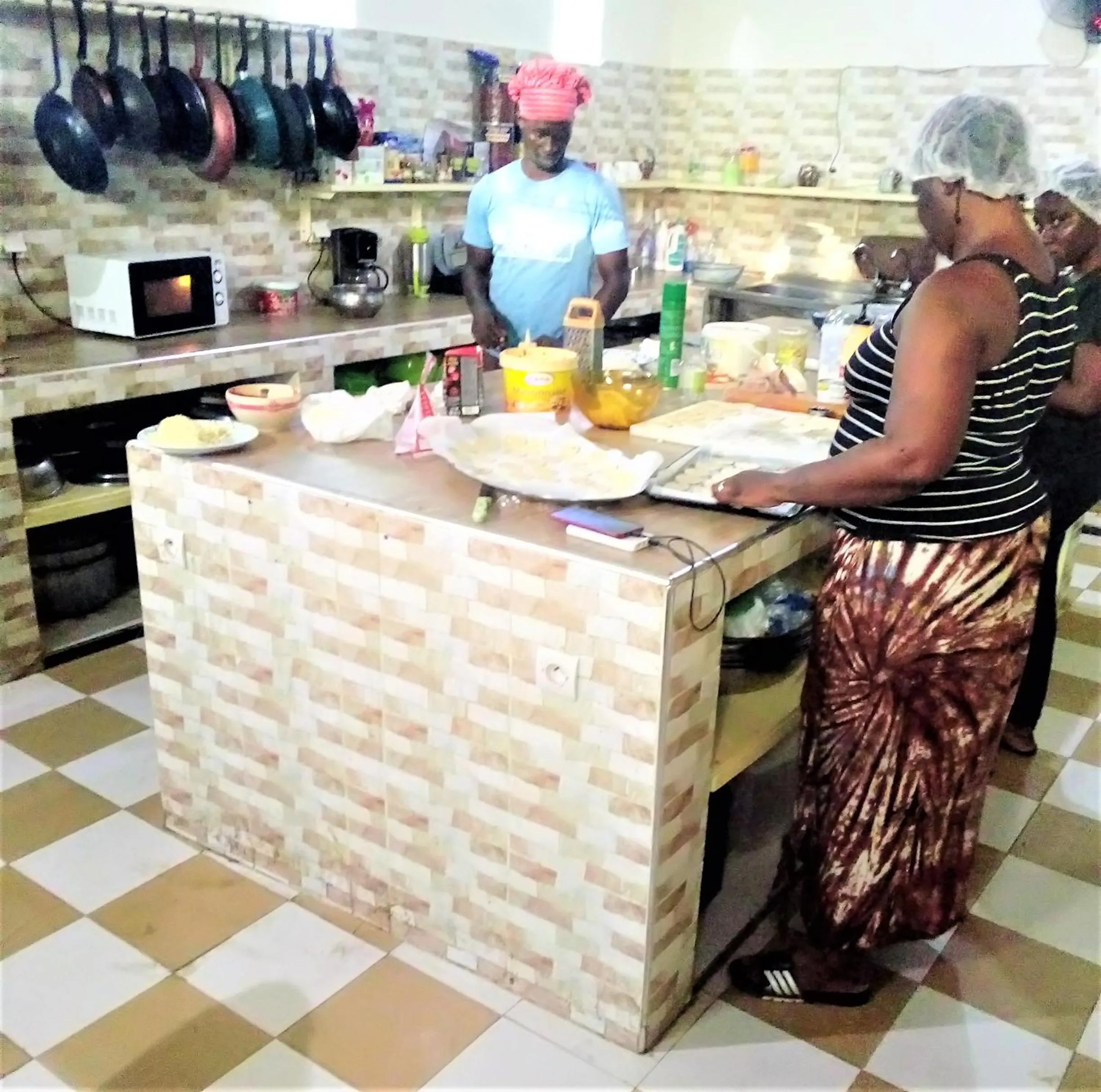 Restaurant/places to eat in Le Chamama