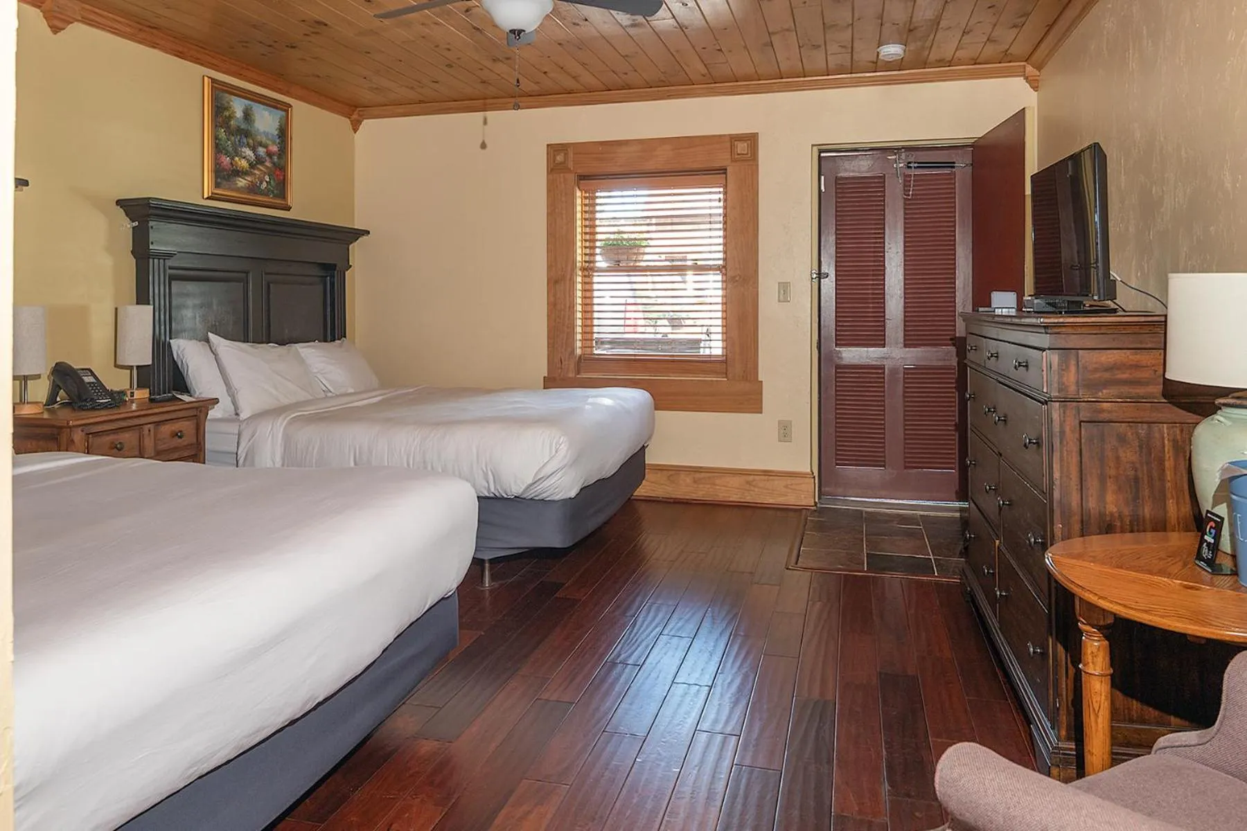 Photo of the whole room in The Ridgeway Inn