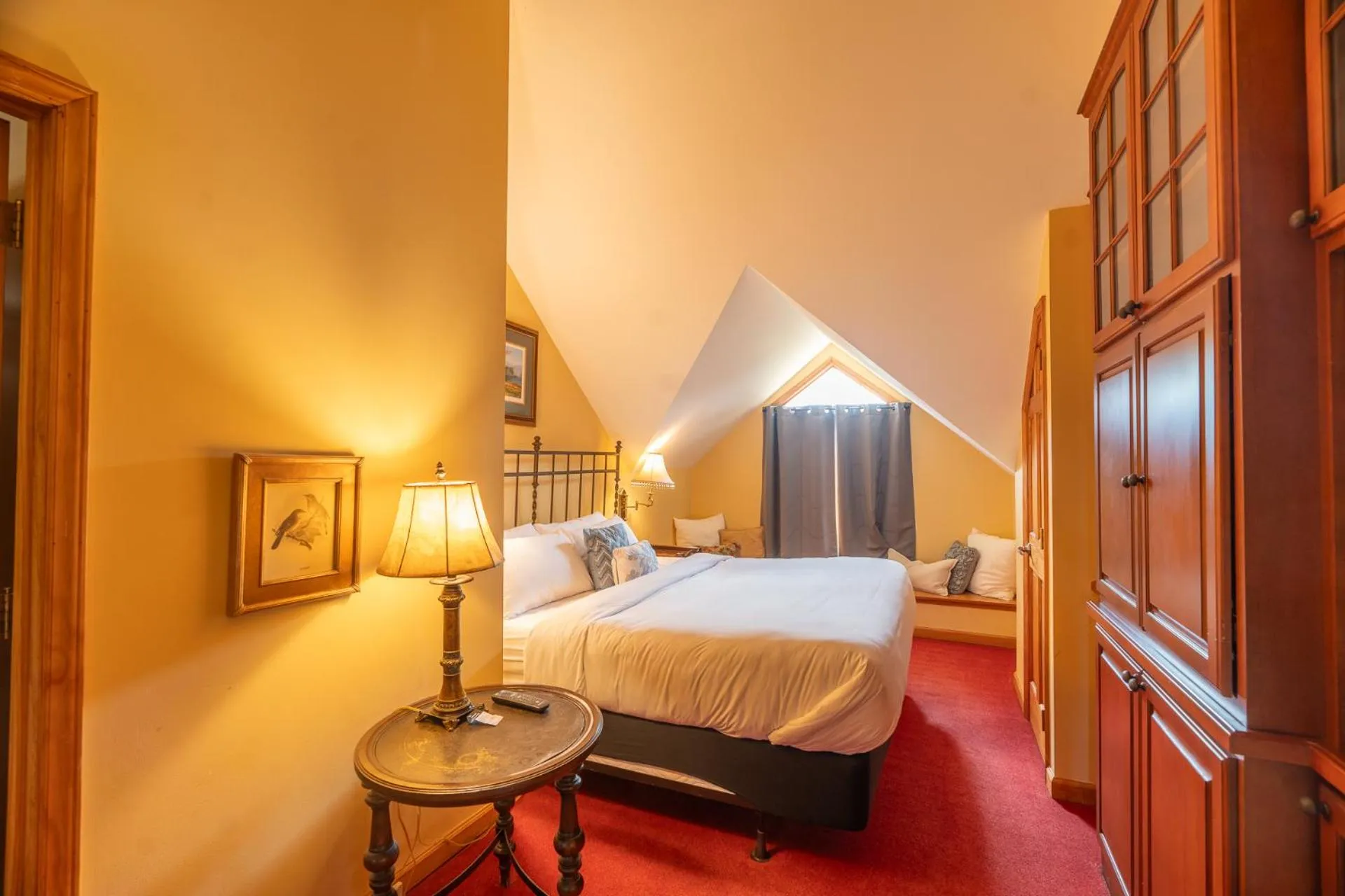 Bedroom in The Ridgeway Inn