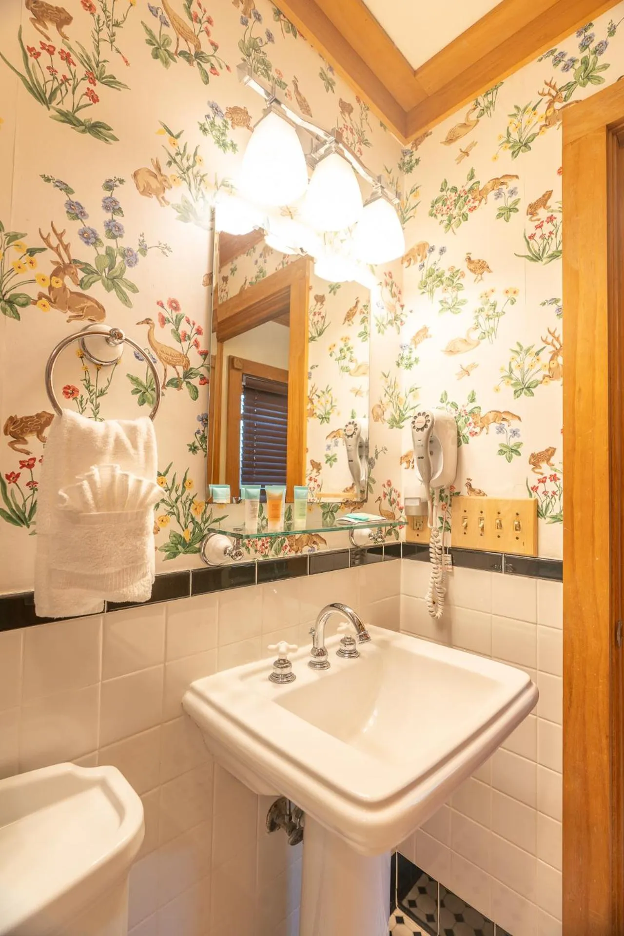 Bathroom in The Ridgeway Inn