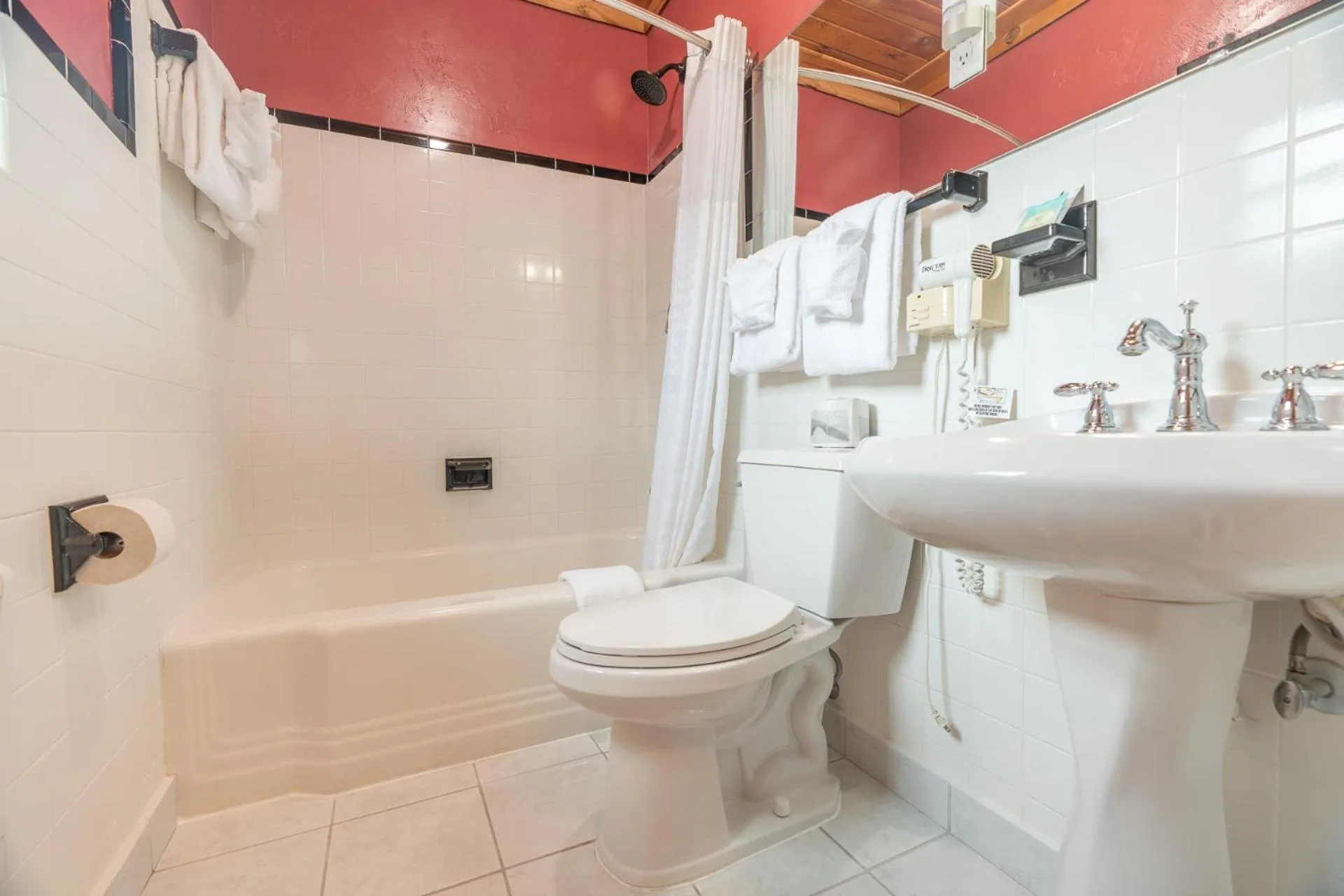 Bathroom in The Ridgeway Inn