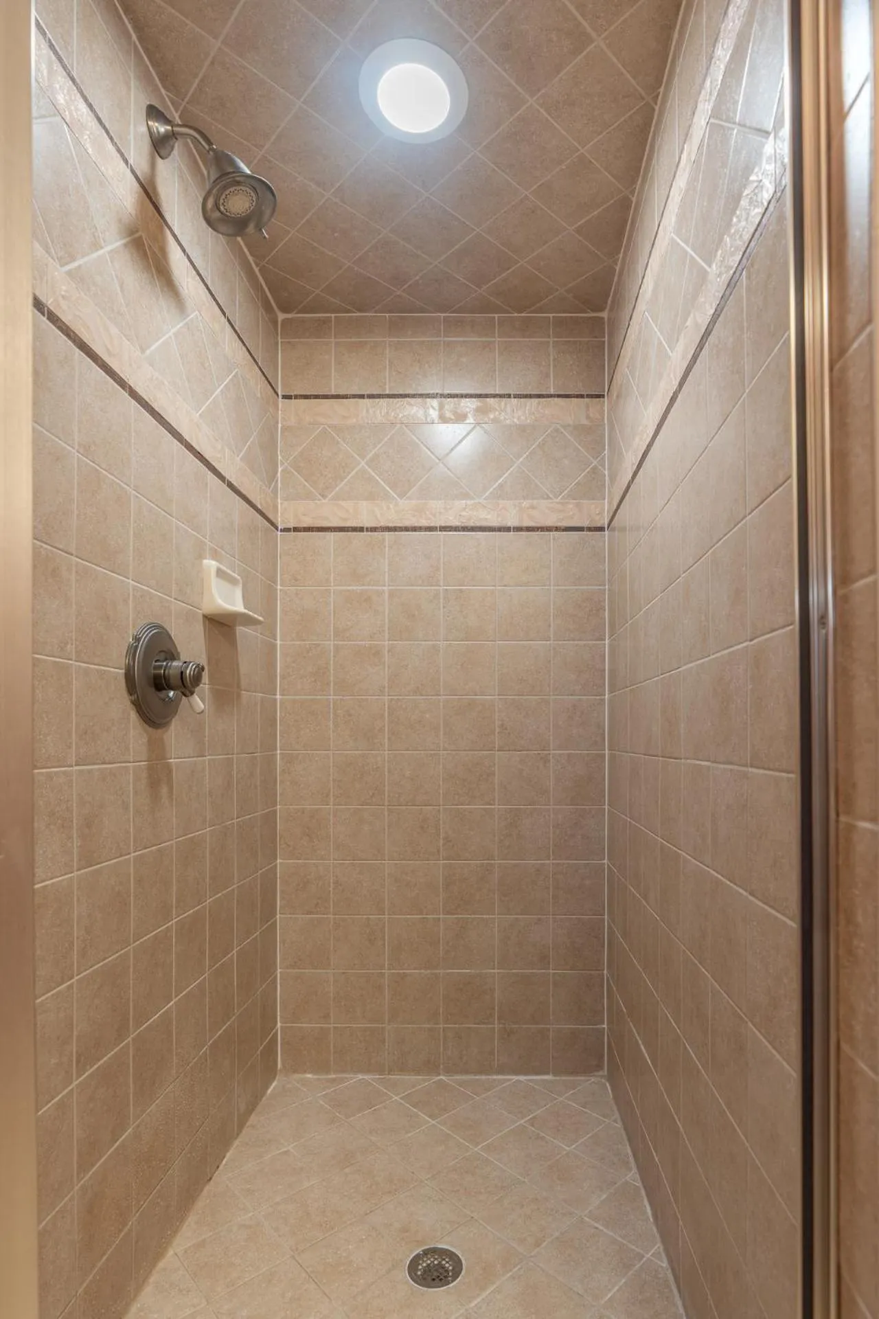 Shower in The Ridgeway Inn