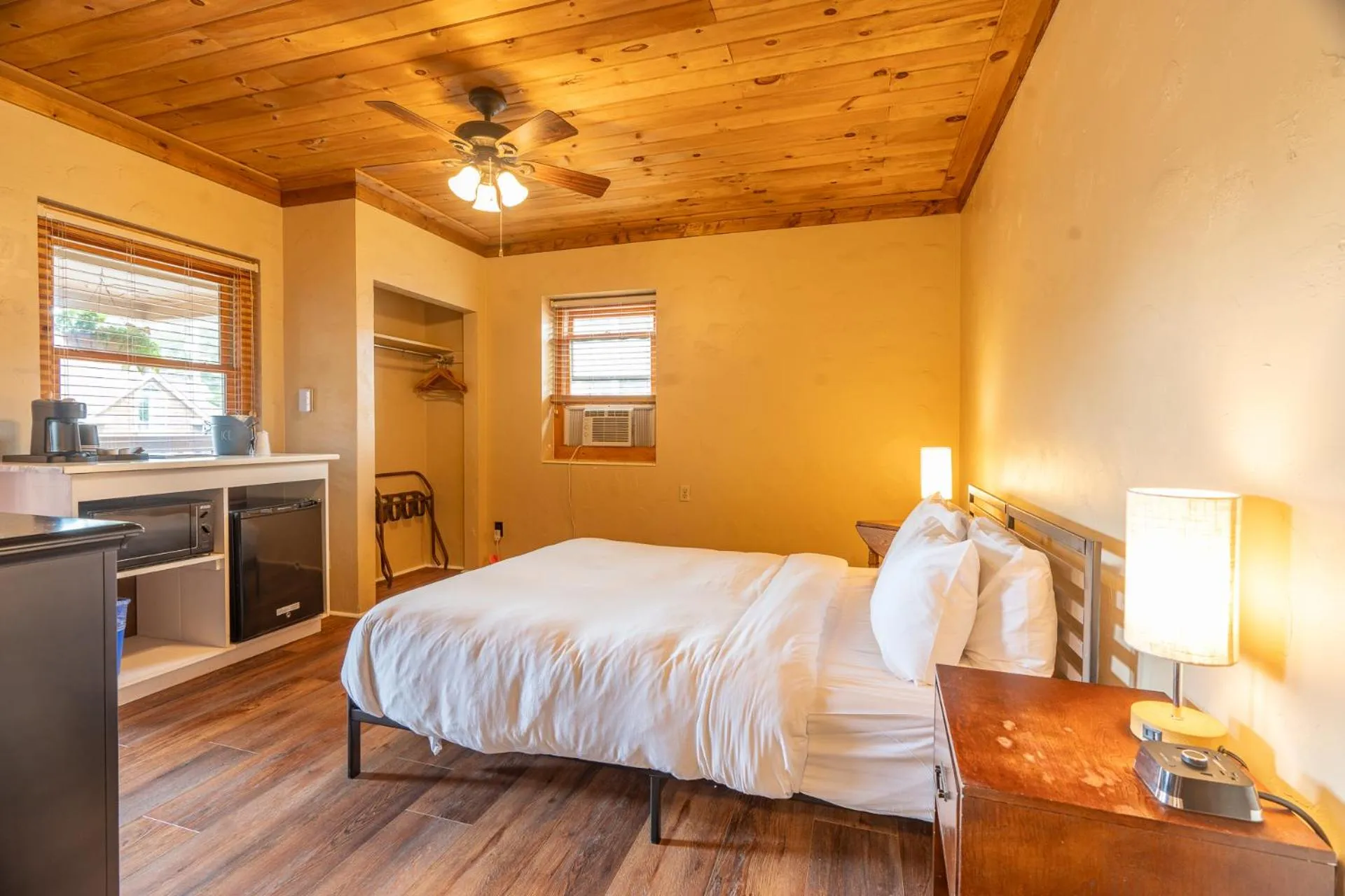 Photo of the whole room in The Ridgeway Inn