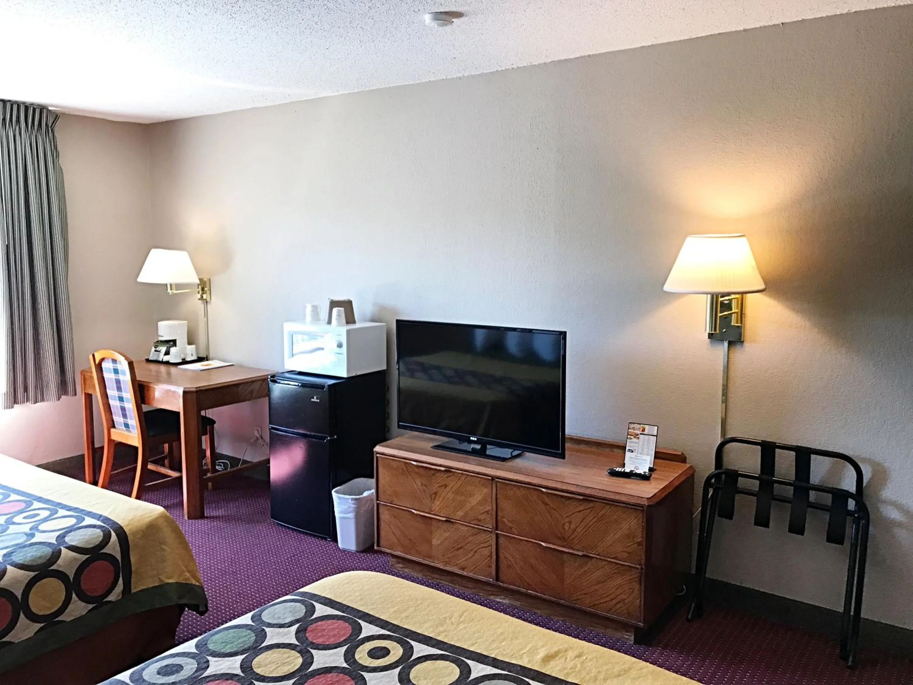 TV and multimedia, TV/Entertainment Center in Super 8 by Wyndham Madison East