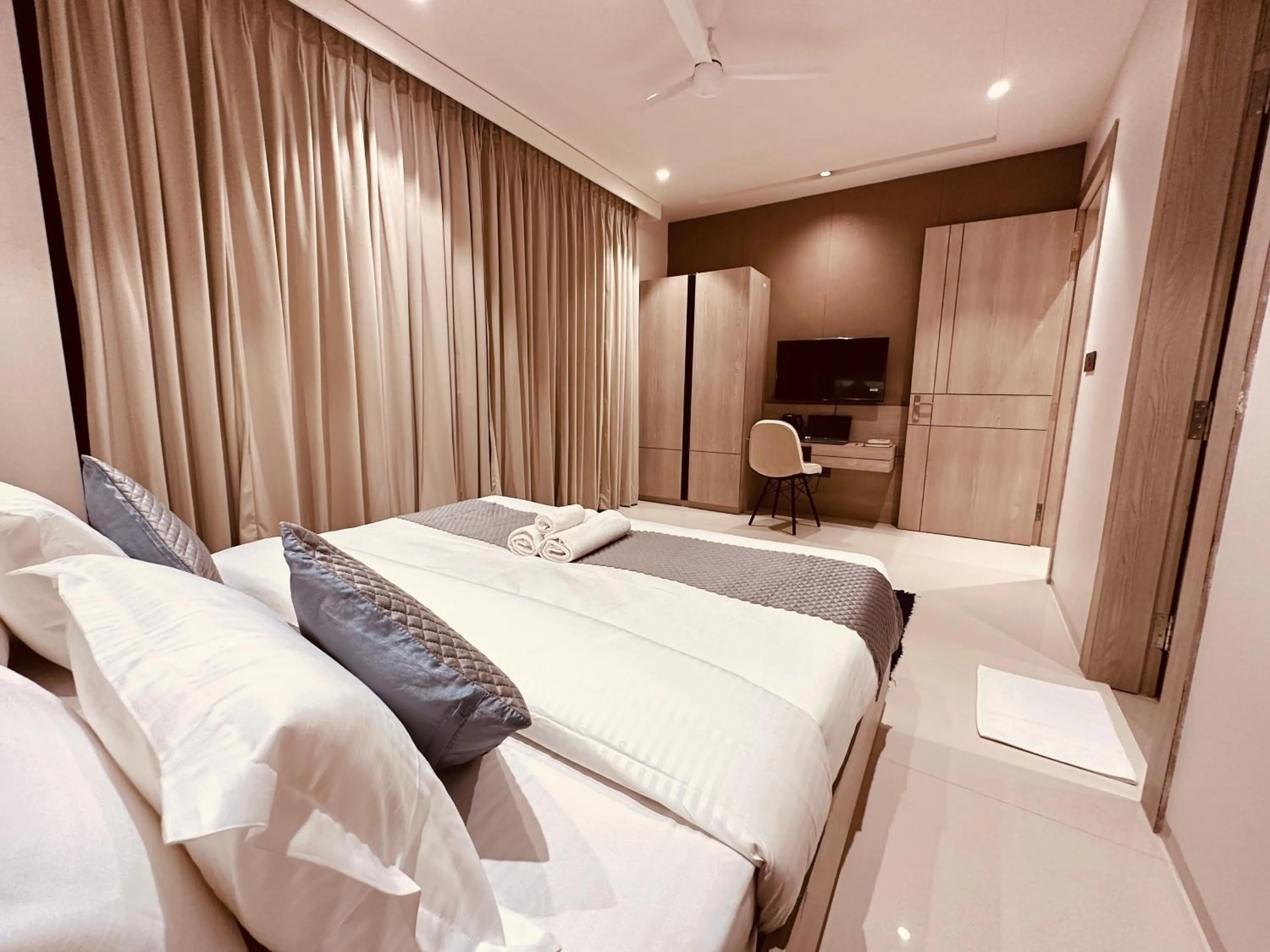 The Lodgers Luxury Hotel Near Golf Course Road Gurgaon
