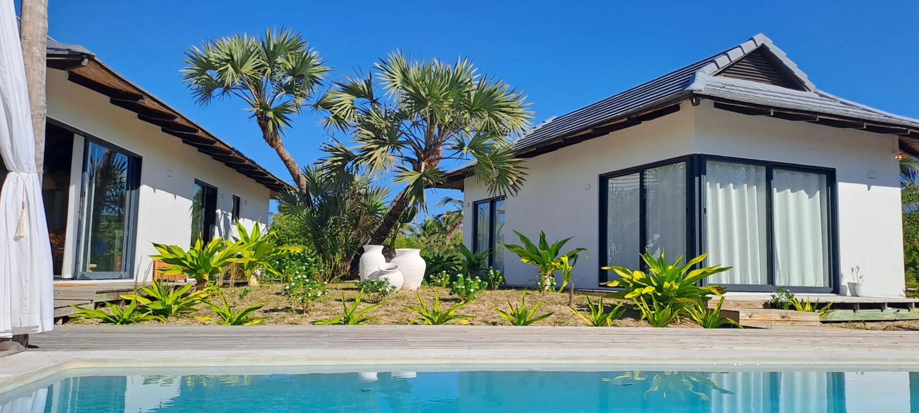 Coral Villa - Beachfront Villa with Private Pool by Karula