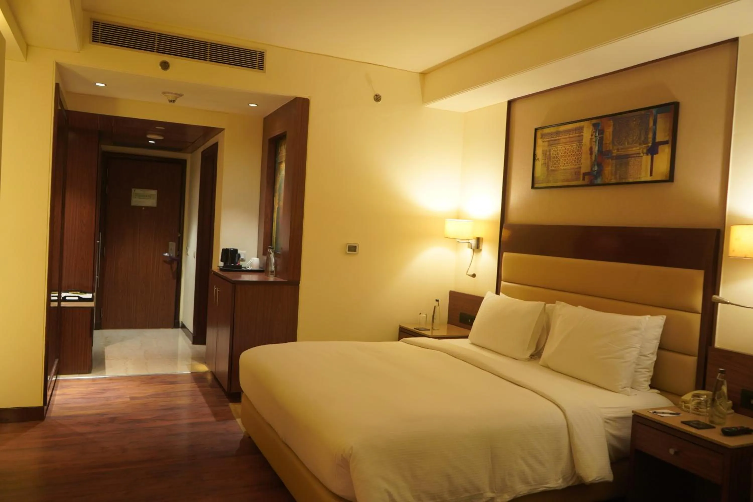 Bed in DoubleTree by Hilton Agra