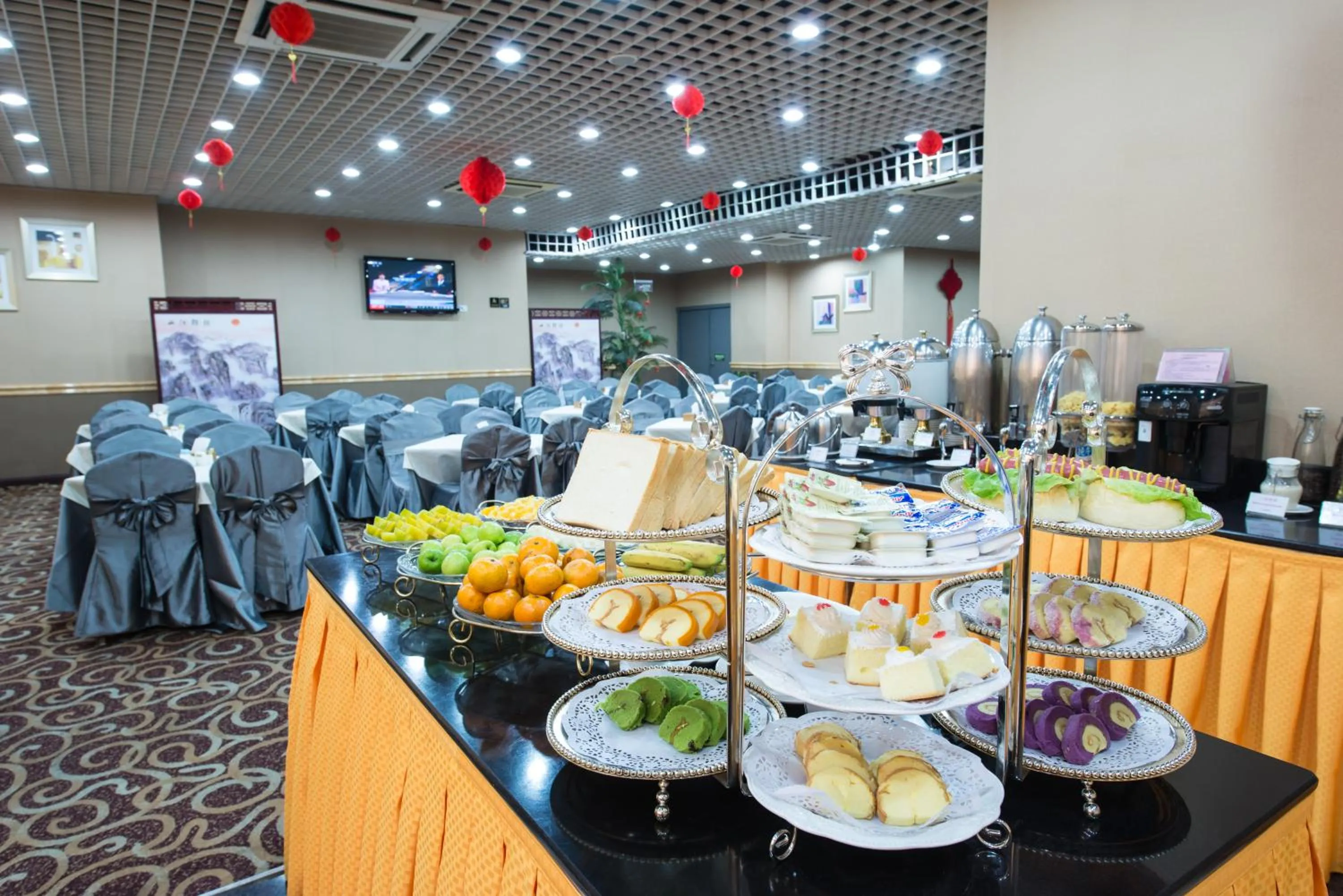 Buffet breakfast in 悦丰酒店广州银丰国际公寓北站店