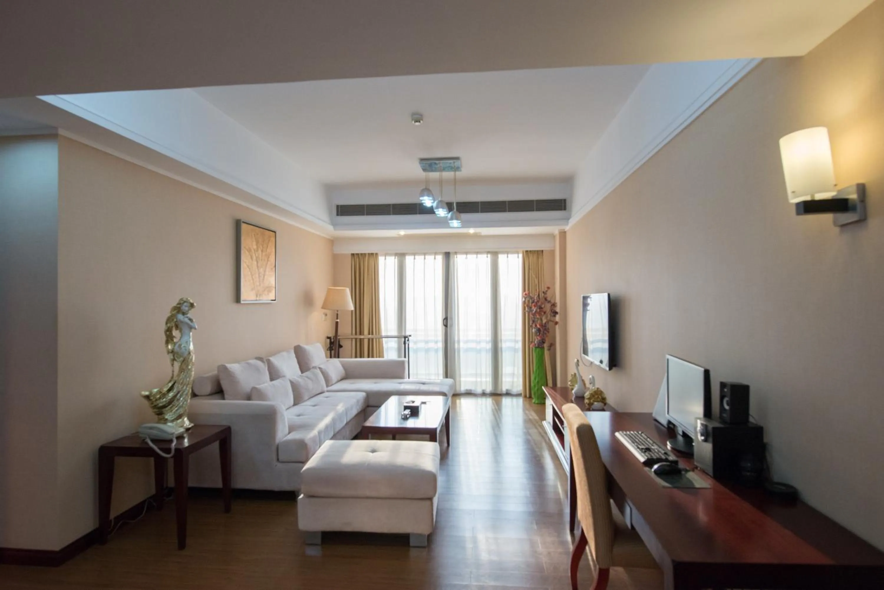 Photo of the whole room, Seating Area in 悦丰酒店广州银丰国际公寓北站店