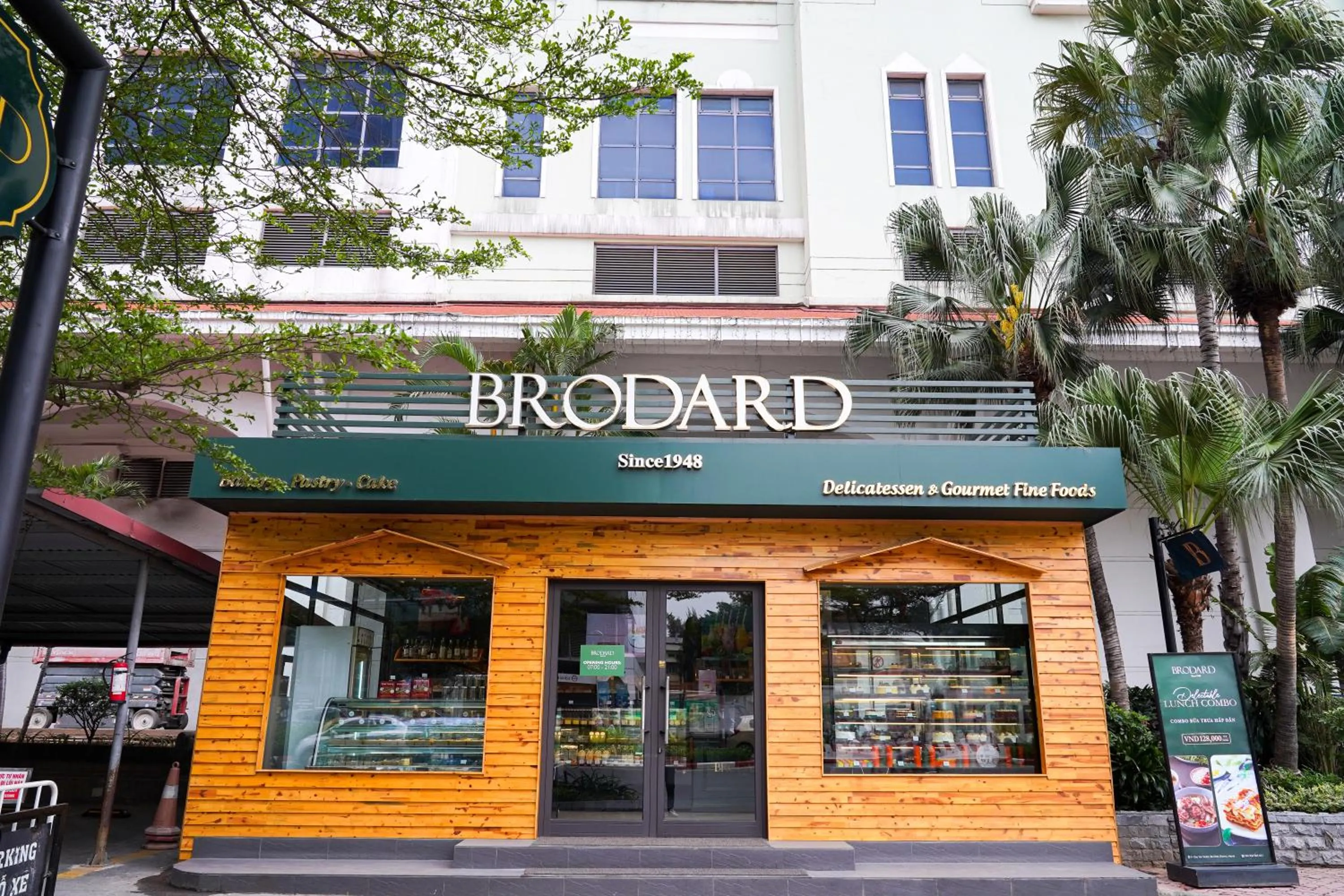 Restaurant/places to eat in Daeha Serviced Apartment