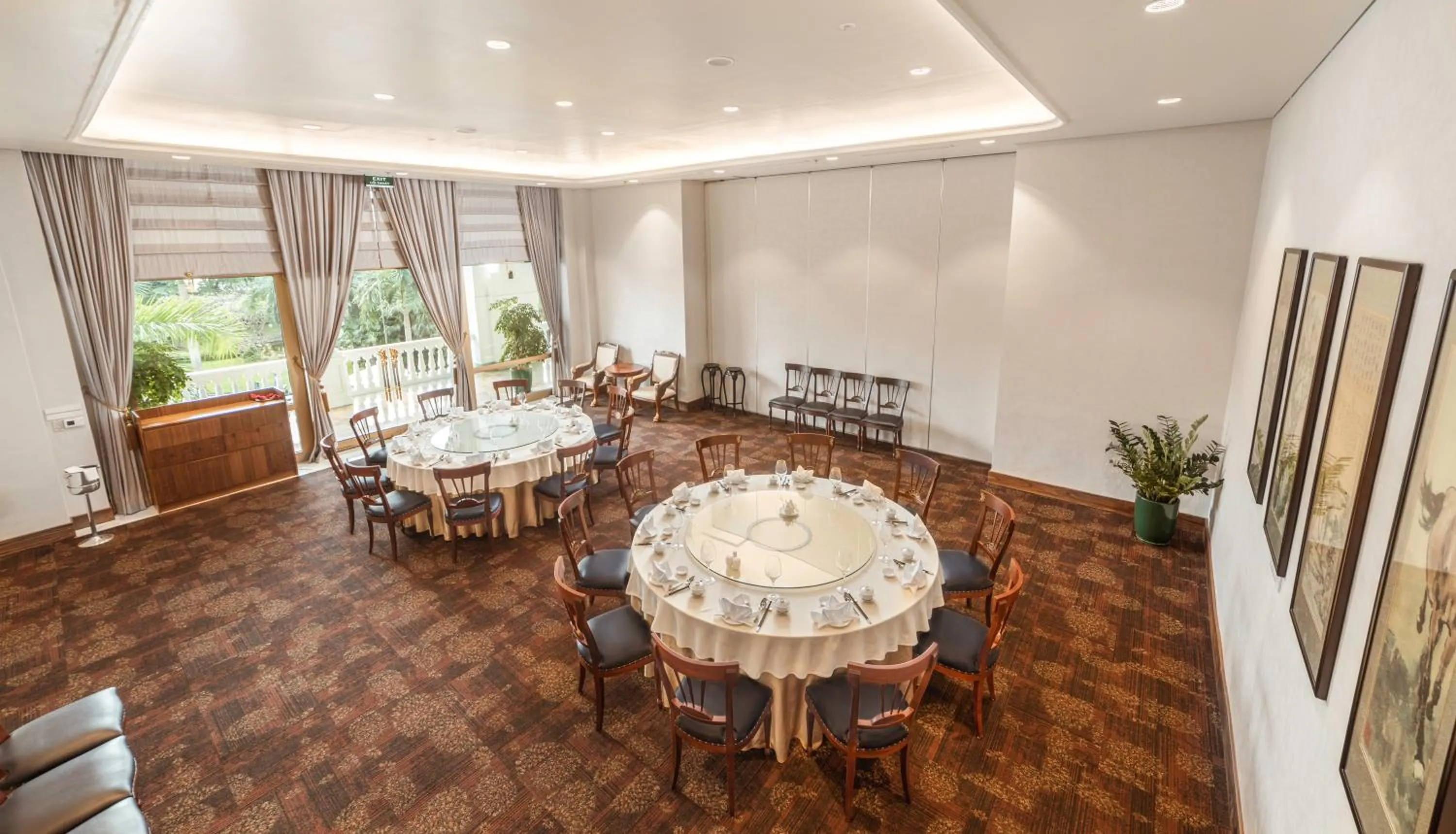 Restaurant/places to eat in Daeha Serviced Apartment