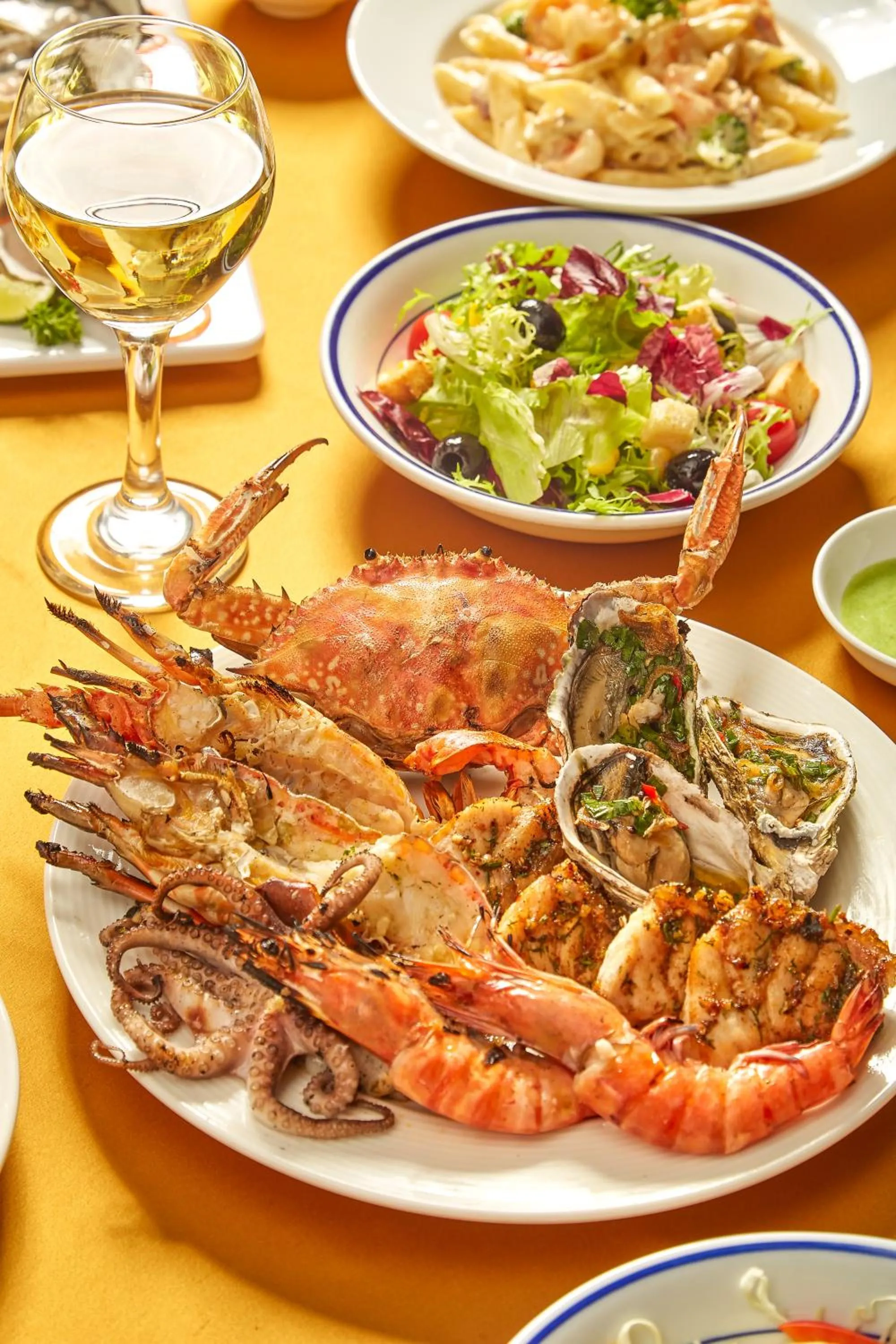 Restaurant/places to eat in Daeha Serviced Apartment