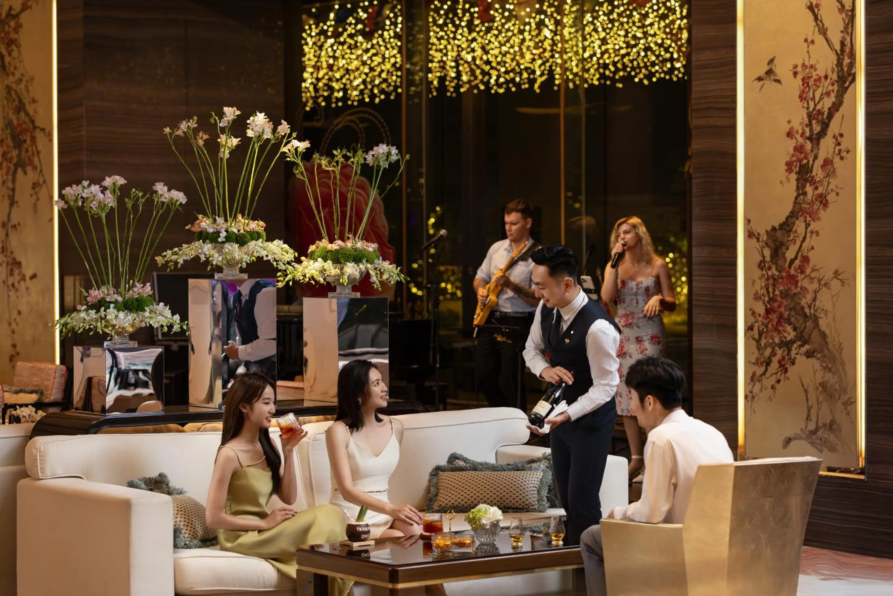 Lounge or bar in Shangri-La Nanjing