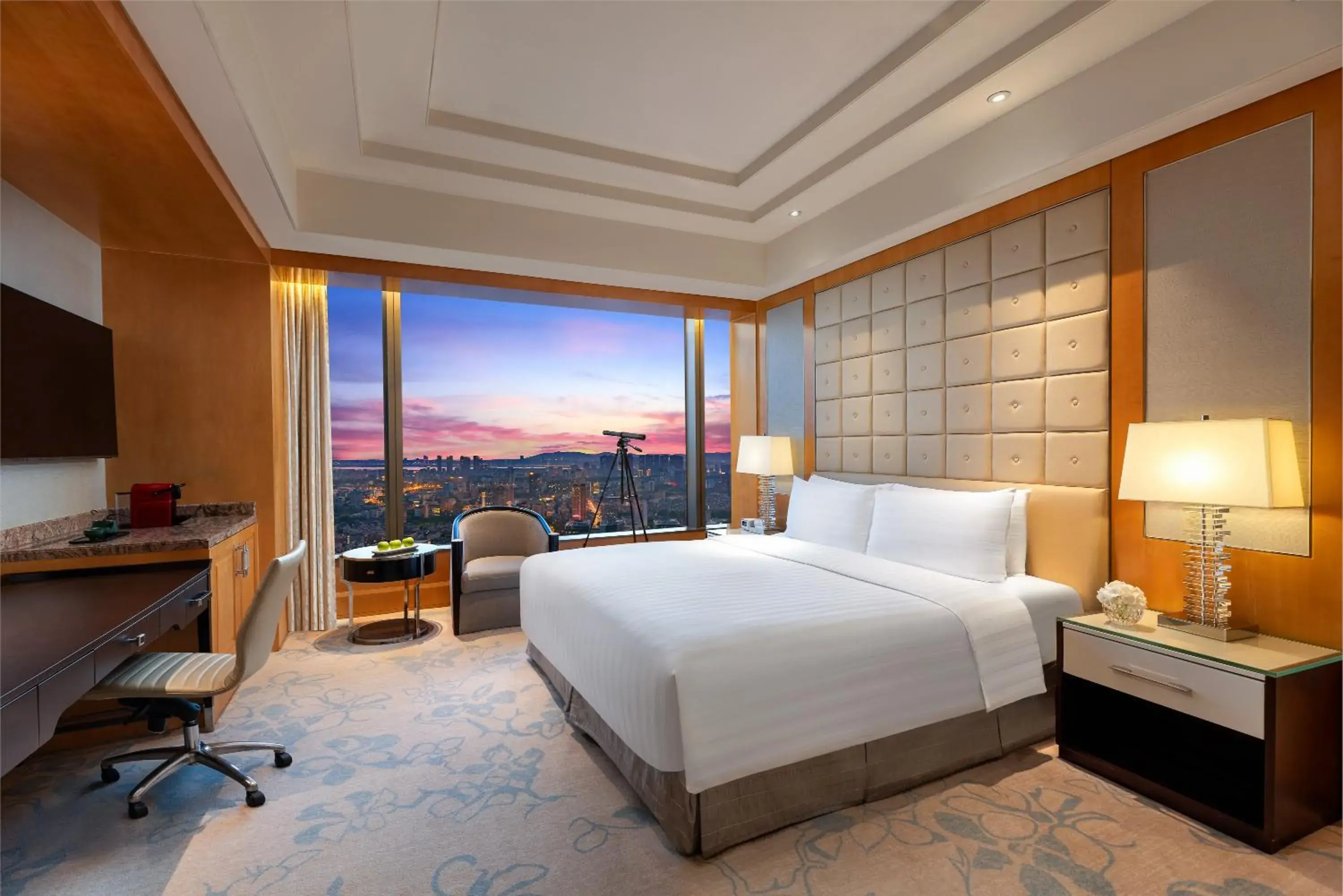 Bedroom, Bed in Shangri-La Nanjing Bedroom, Bed in Shangri-La Nanjing