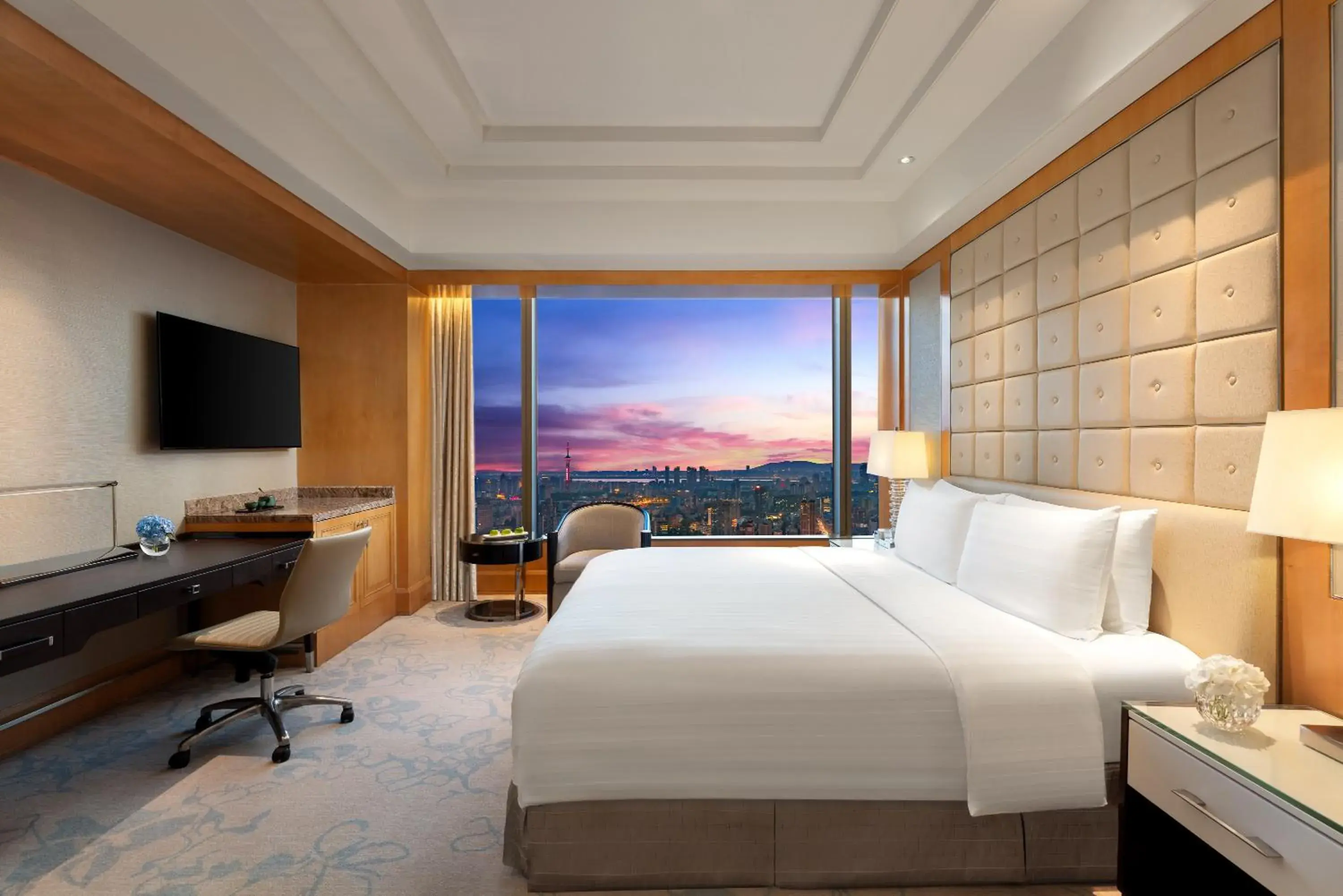 Bedroom, Bed in Shangri-La Nanjing Bedroom, Bed in Shangri-La Nanjing