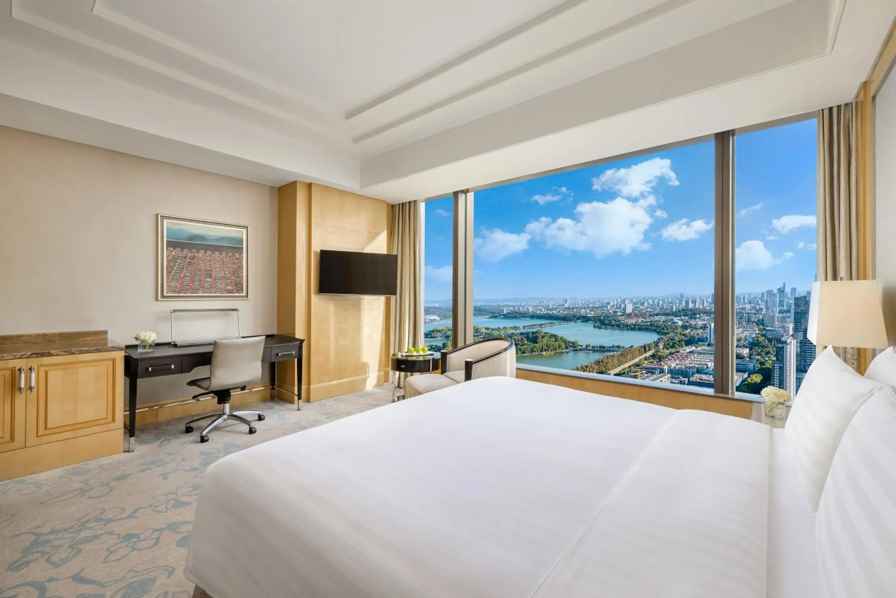 Bedroom, Bed in Shangri-La Nanjing Bedroom, Bed in Shangri-La Nanjing