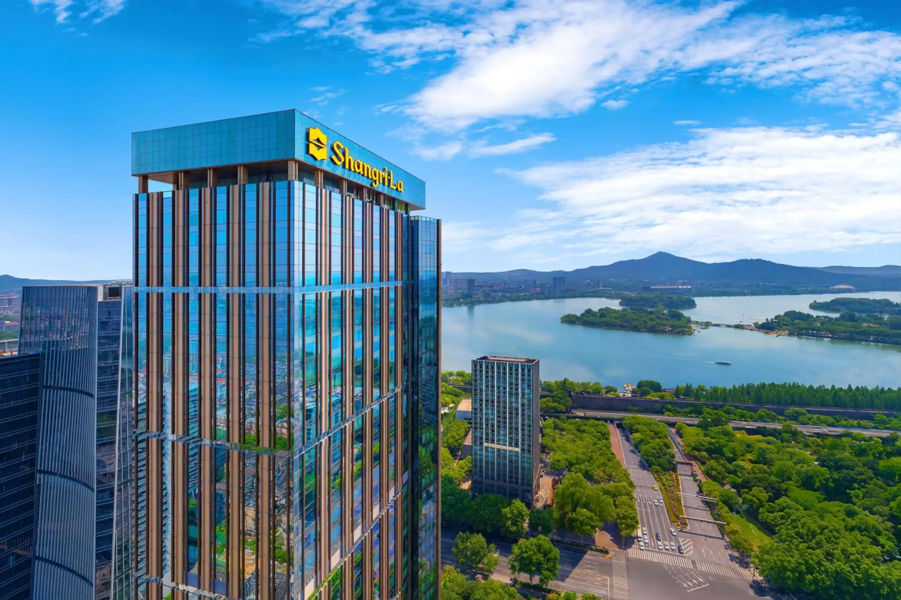 Property building in Shangri-La Nanjing Property building in Shangri-La Nanjing