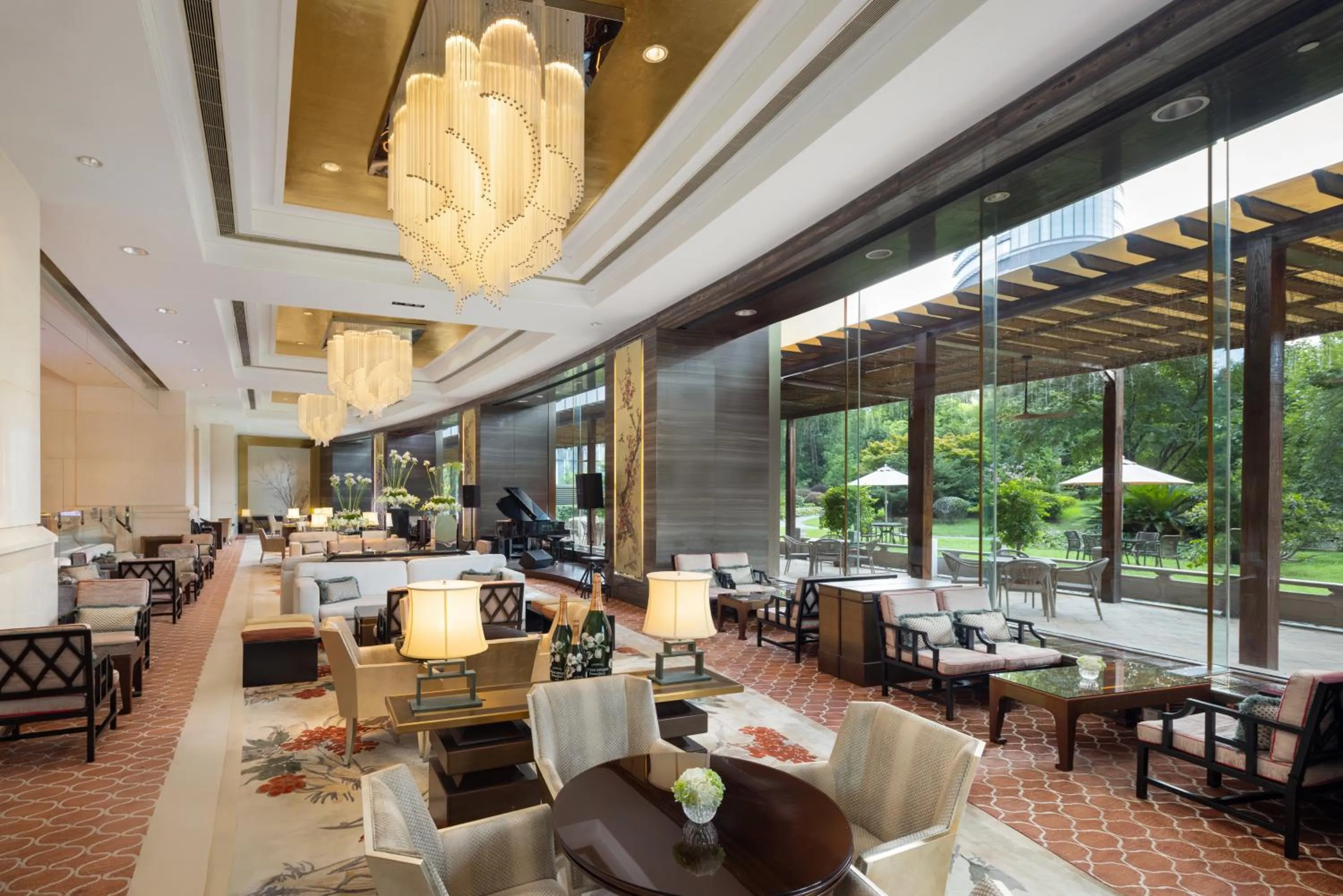 Lounge or bar in Shangri-La Nanjing