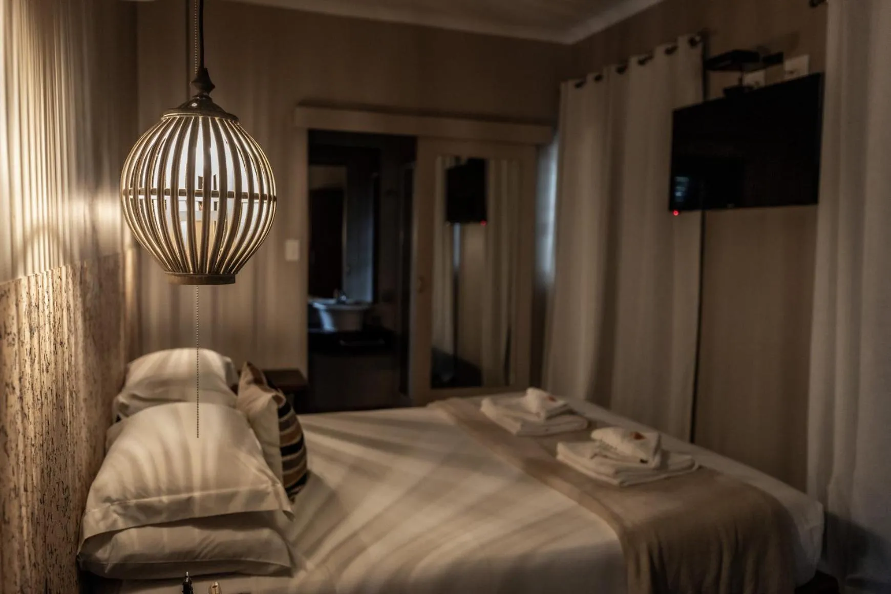 Bedroom, Bed in Elegant Lodge & Conference Center